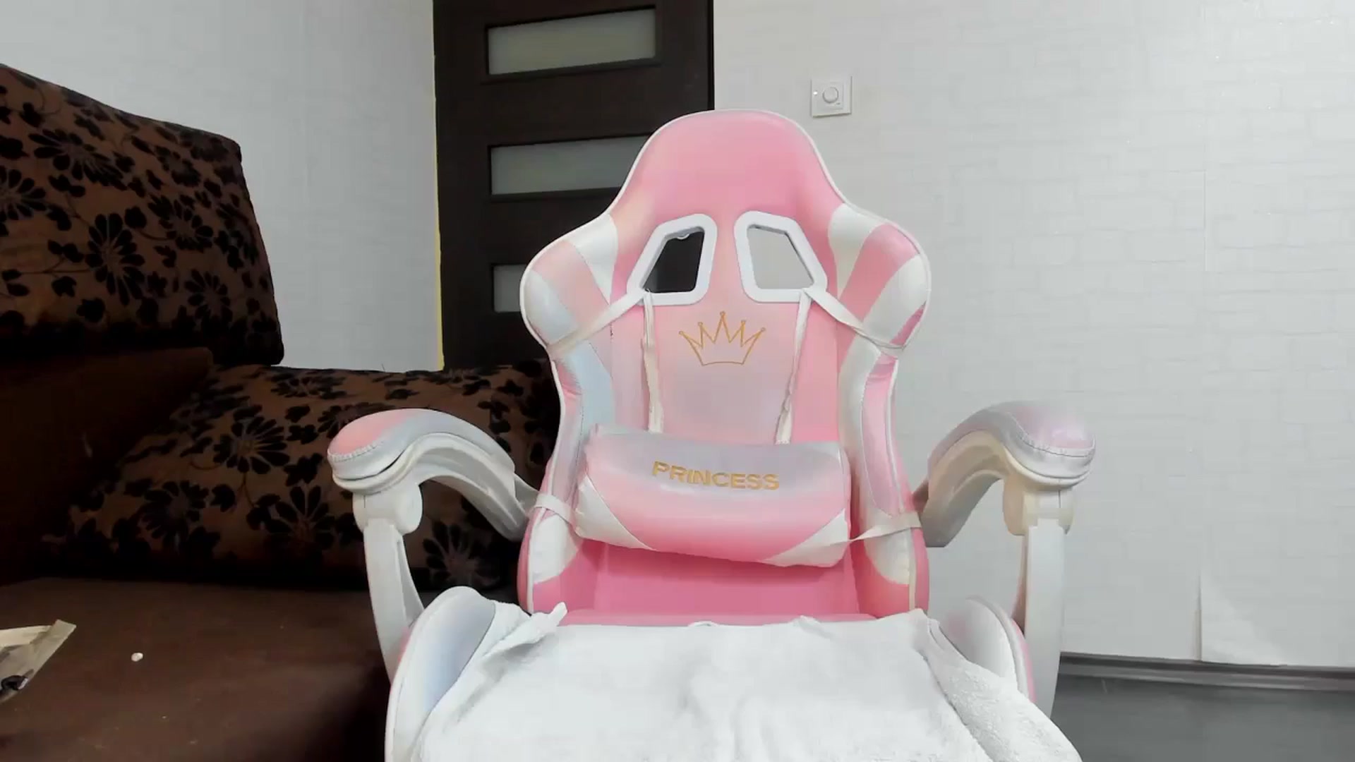 Gallery image thumbnail from Britney_Charm's myfreecams stream on, 03/10/2025, 10:45 image 4 of 20
