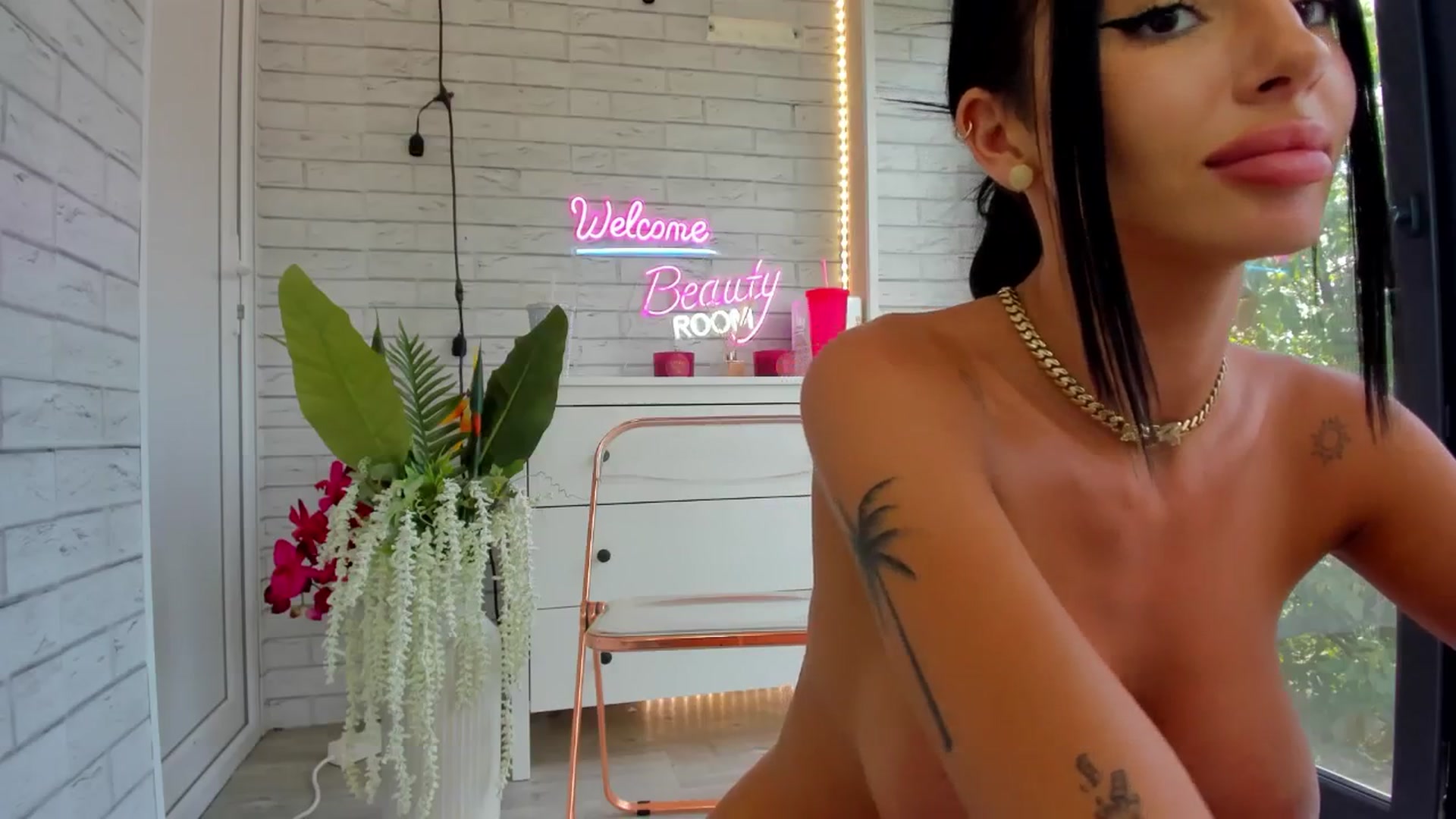 Gallery image thumbnail from Britney_Charm's myfreecams stream on, 06/19/2025, 10:52 image 9 of 20
