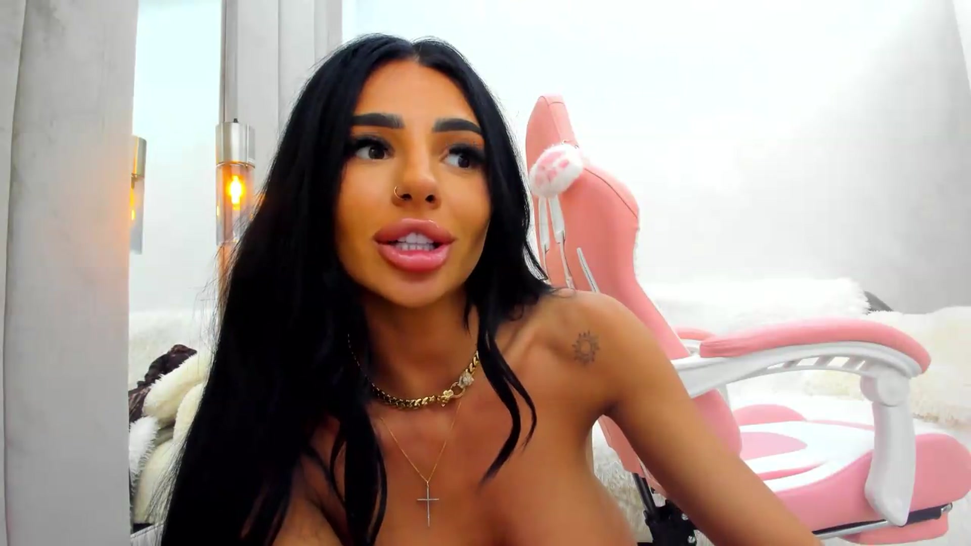 Gallery image thumbnail from Britney_Charm's myfreecams stream on, 05/30/2026, 11:38 image 16 of 20
