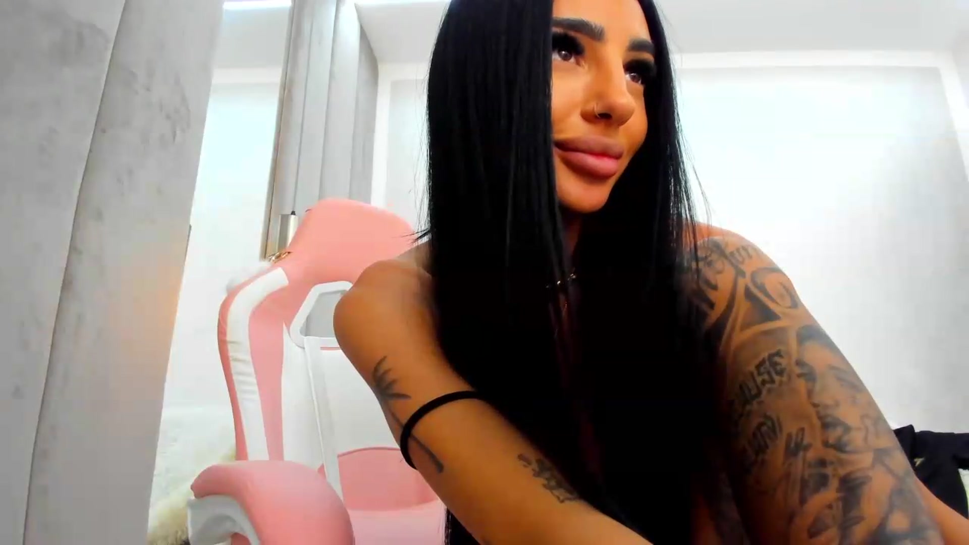 Gallery image thumbnail from Britney_Charm's myfreecams stream on, 06/20/2026, 10:57 image 17 of 20