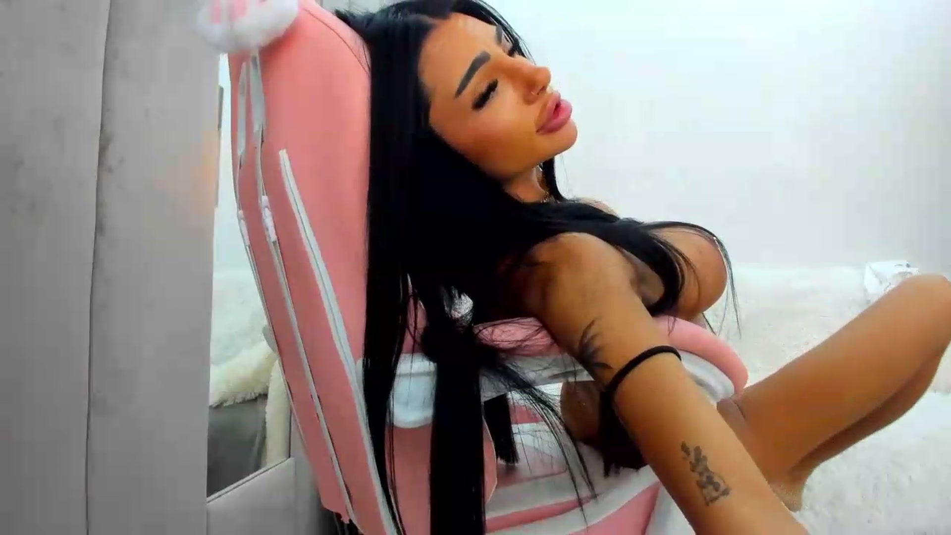 Gallery image thumbnail from Britney_Charm's myfreecams stream on, 06/25/2026, 11:23 image 9 of 20