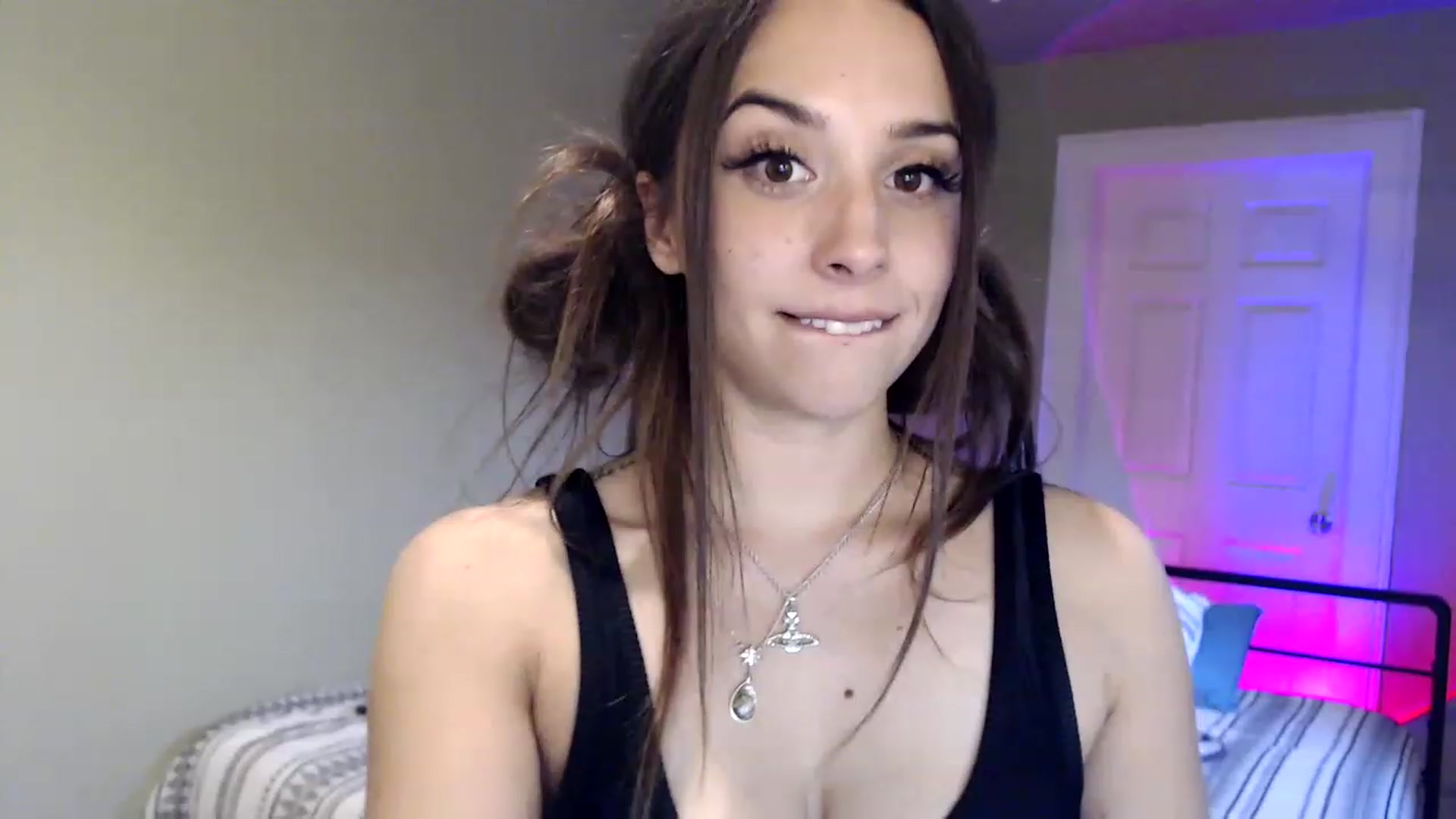 Gallery image thumbnail from BrittaniJade_'s myfreecams stream on, 11/28/2022, 24:51 image 4 of 20