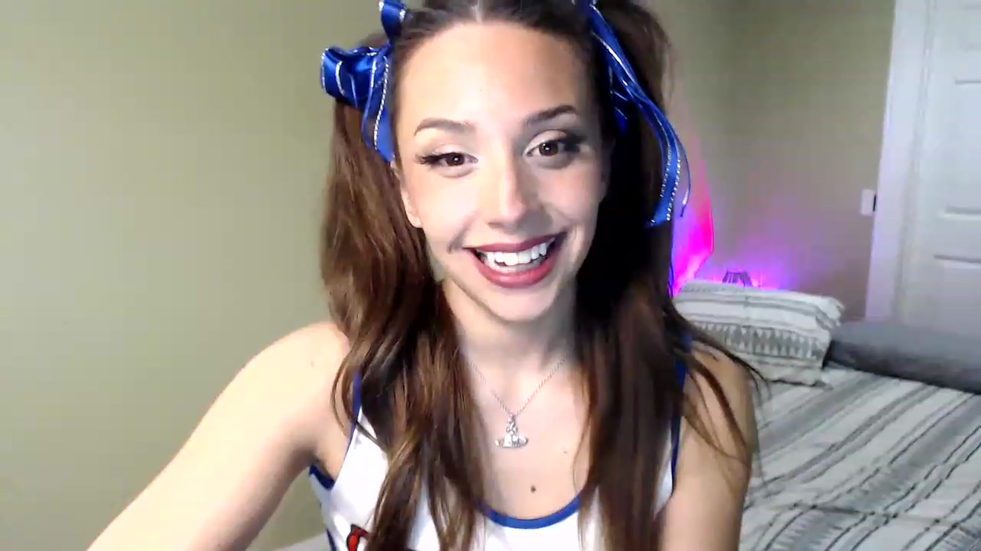 Gallery image thumbnail from BrittaniJade_'s myfreecams stream on, 12/28/2022, 06:20 image 19 of 20