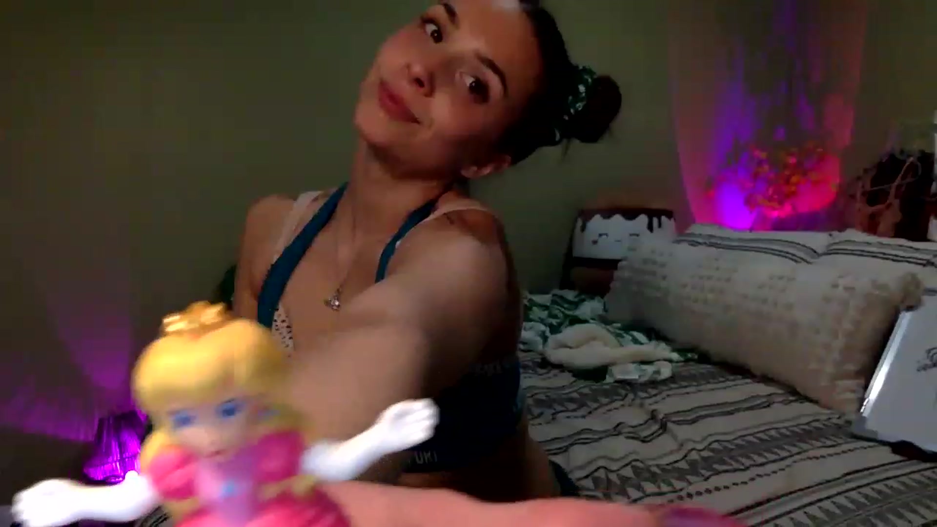 Gallery image thumbnail from BrittaniJade_'s myfreecams stream on, 01/23/2023, 03:51 image 18 of 20