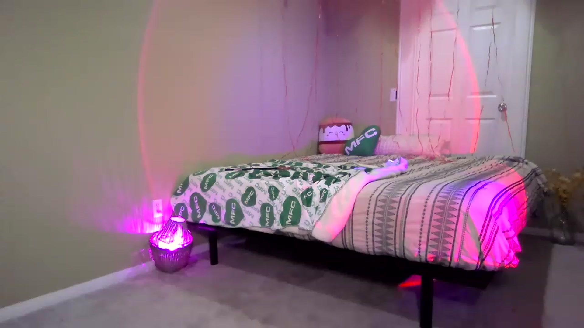 Gallery image thumbnail from BrittaniJade_'s myfreecams stream on, 02/27/2023, 04:36 image 19 of 20