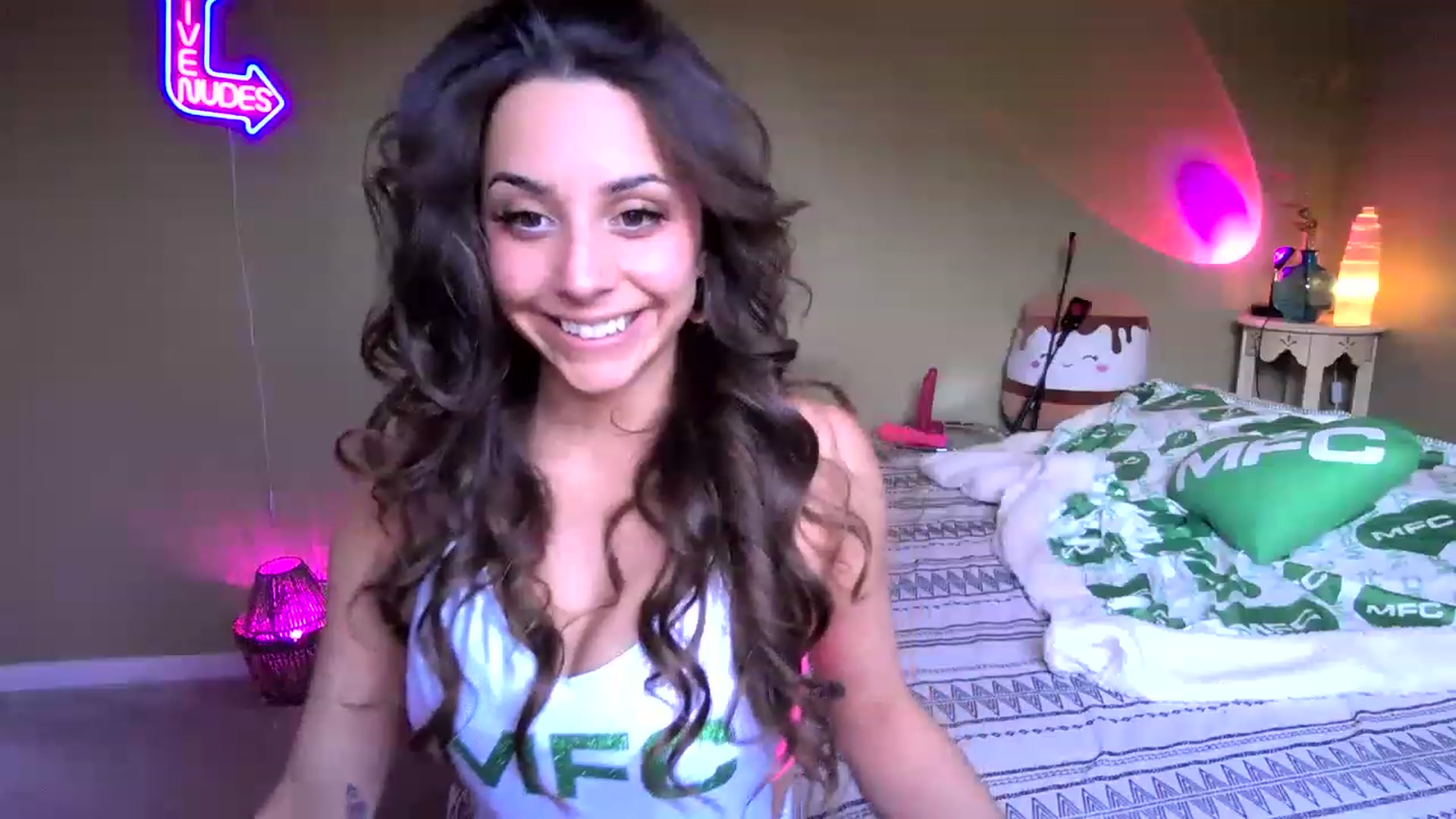 Gallery image thumbnail from BrittaniJade_'s myfreecams stream on, 04/06/2023, 24:50 image 20 of 20