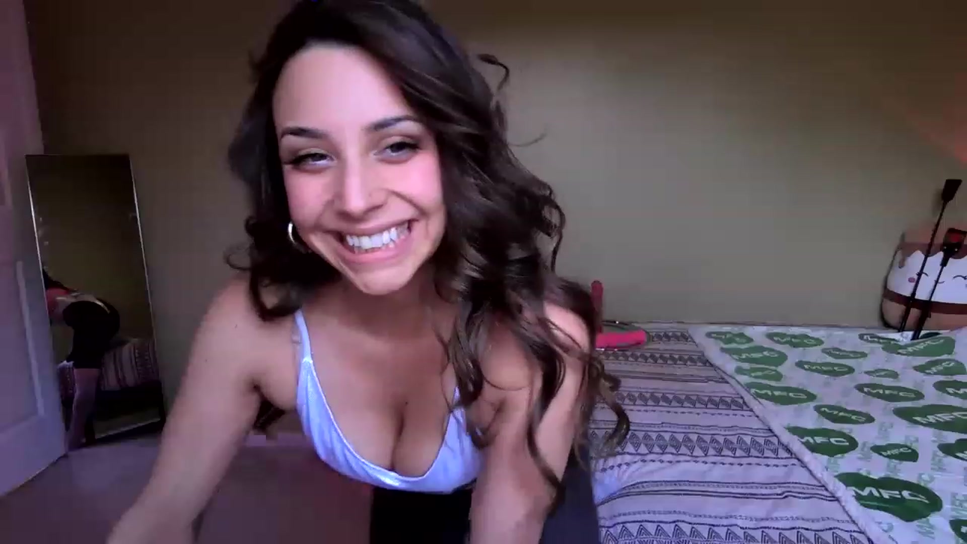 Gallery image thumbnail from BrittaniJade_'s myfreecams stream on, 04/06/2023, 24:50 image 10 of 20