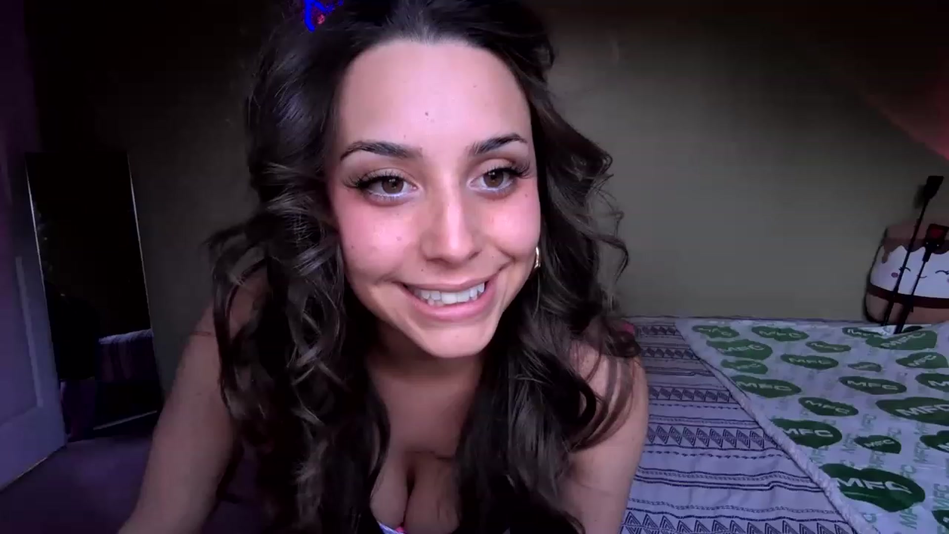 Gallery image thumbnail from BrittaniJade_'s myfreecams stream on, 04/06/2023, 24:50 image 1 of 20