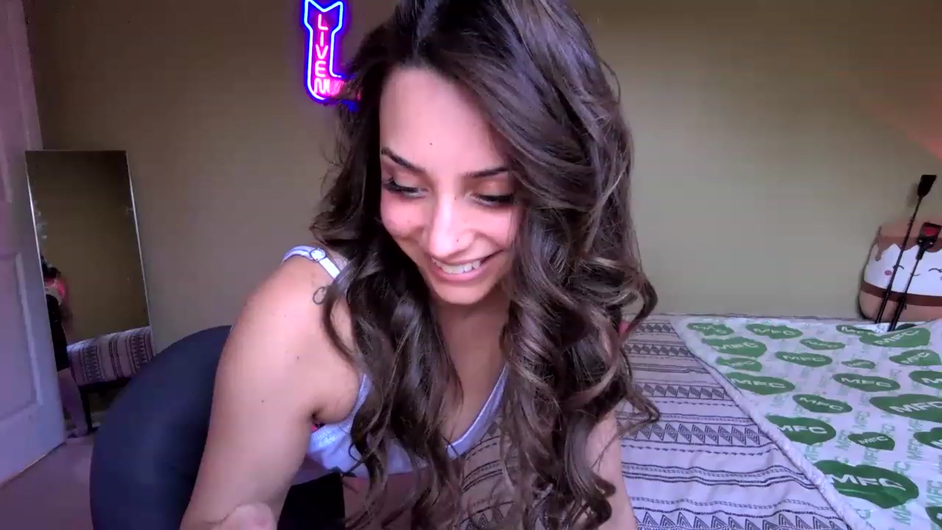 Gallery image thumbnail from BrittaniJade_'s myfreecams stream on, 04/06/2023, 24:50 image 9 of 20