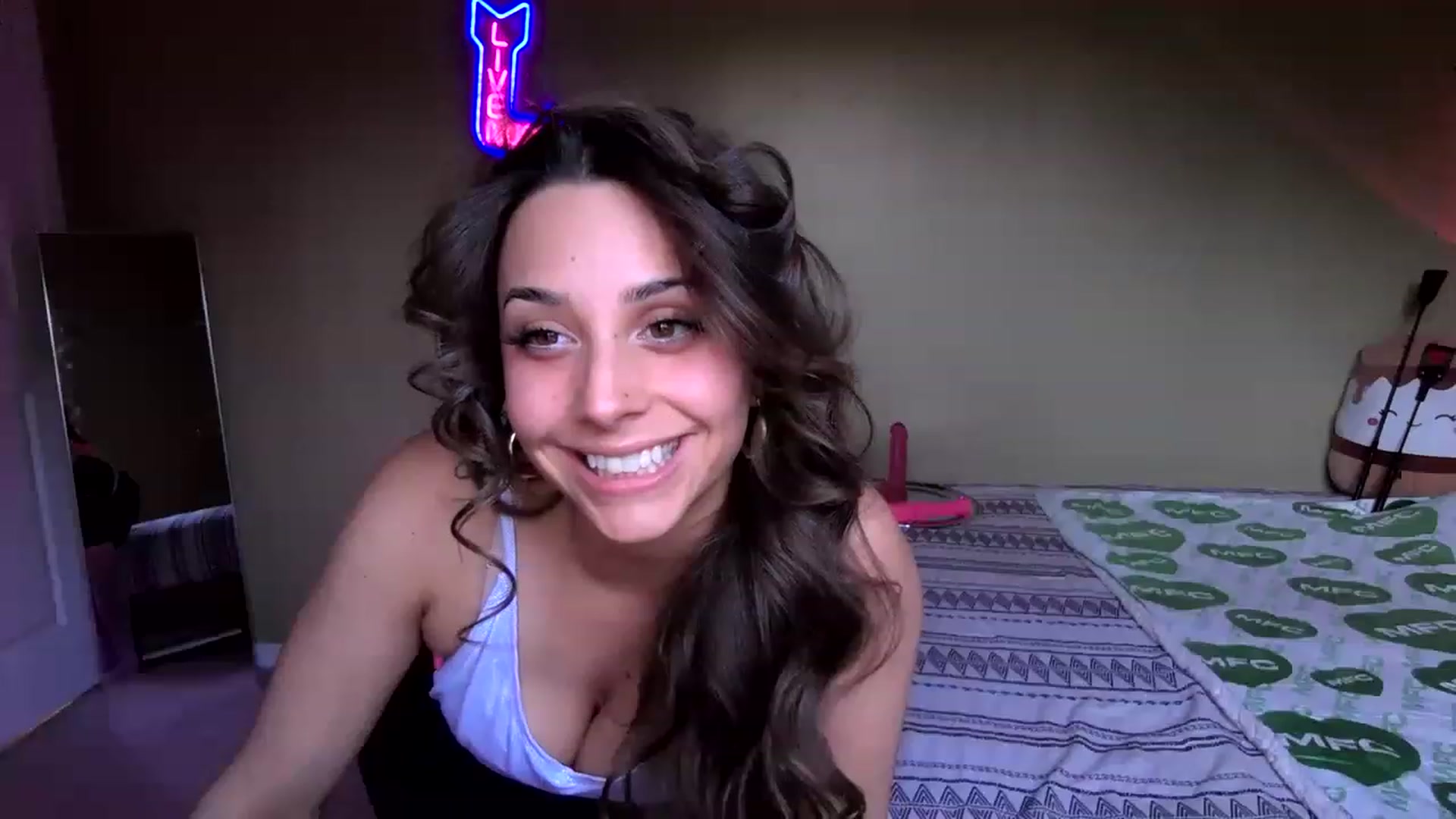 Gallery image thumbnail from BrittaniJade_'s myfreecams stream on, 04/06/2023, 24:50 image 4 of 20
