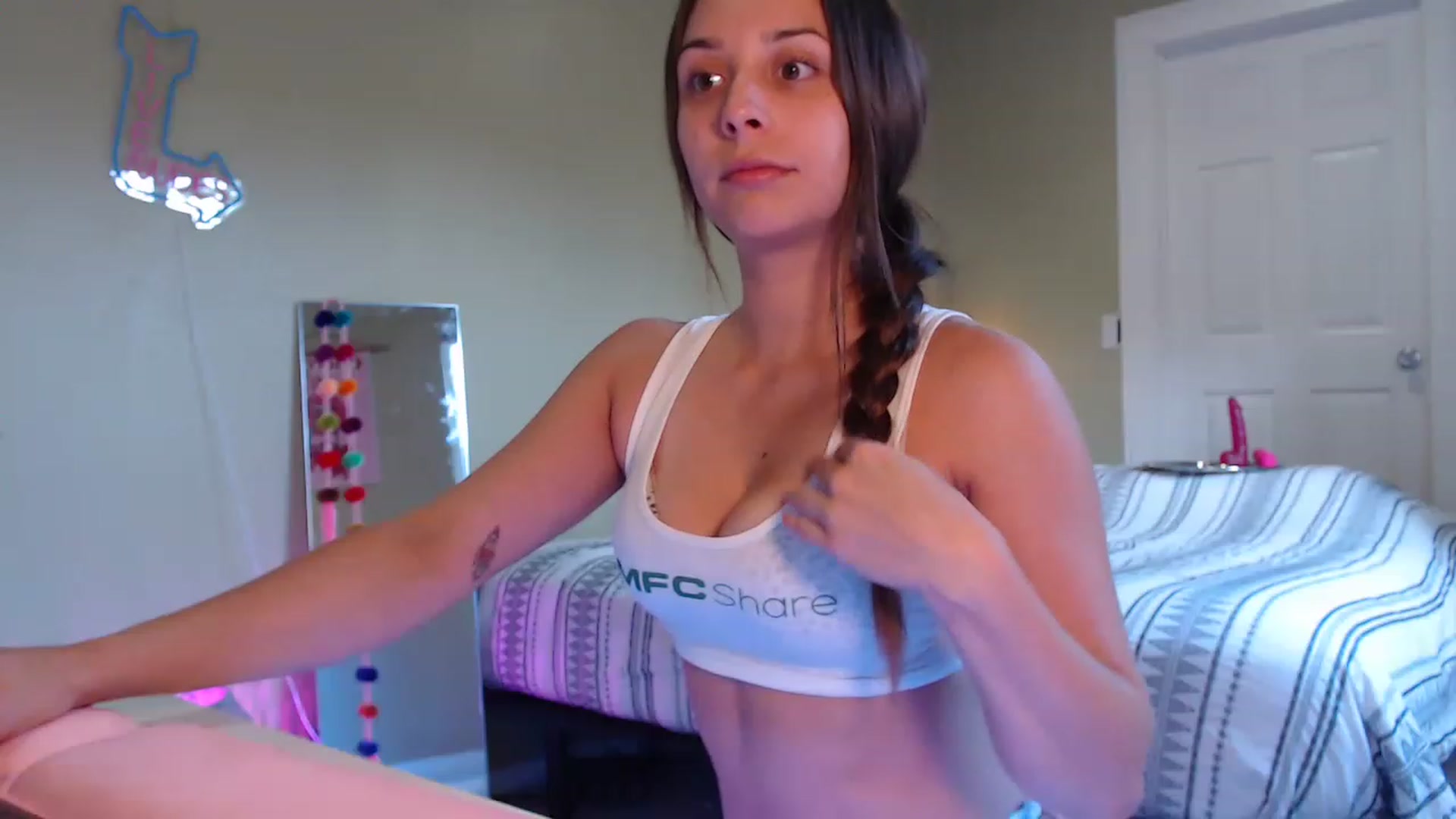 Gallery image thumbnail from BrittaniJade_'s myfreecams stream on, 04/25/2023, 04:30 image 2 of 20