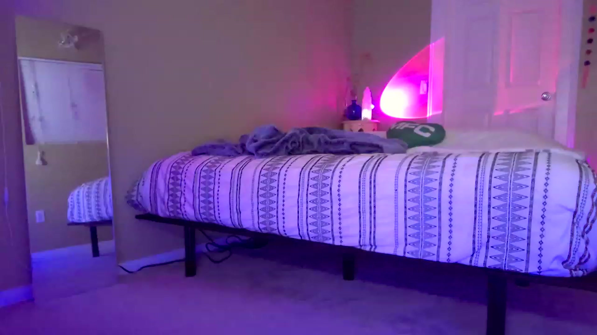 Gallery image thumbnail from BrittaniJade_'s myfreecams stream on, 05/20/2023, 07:21 image 16 of 20