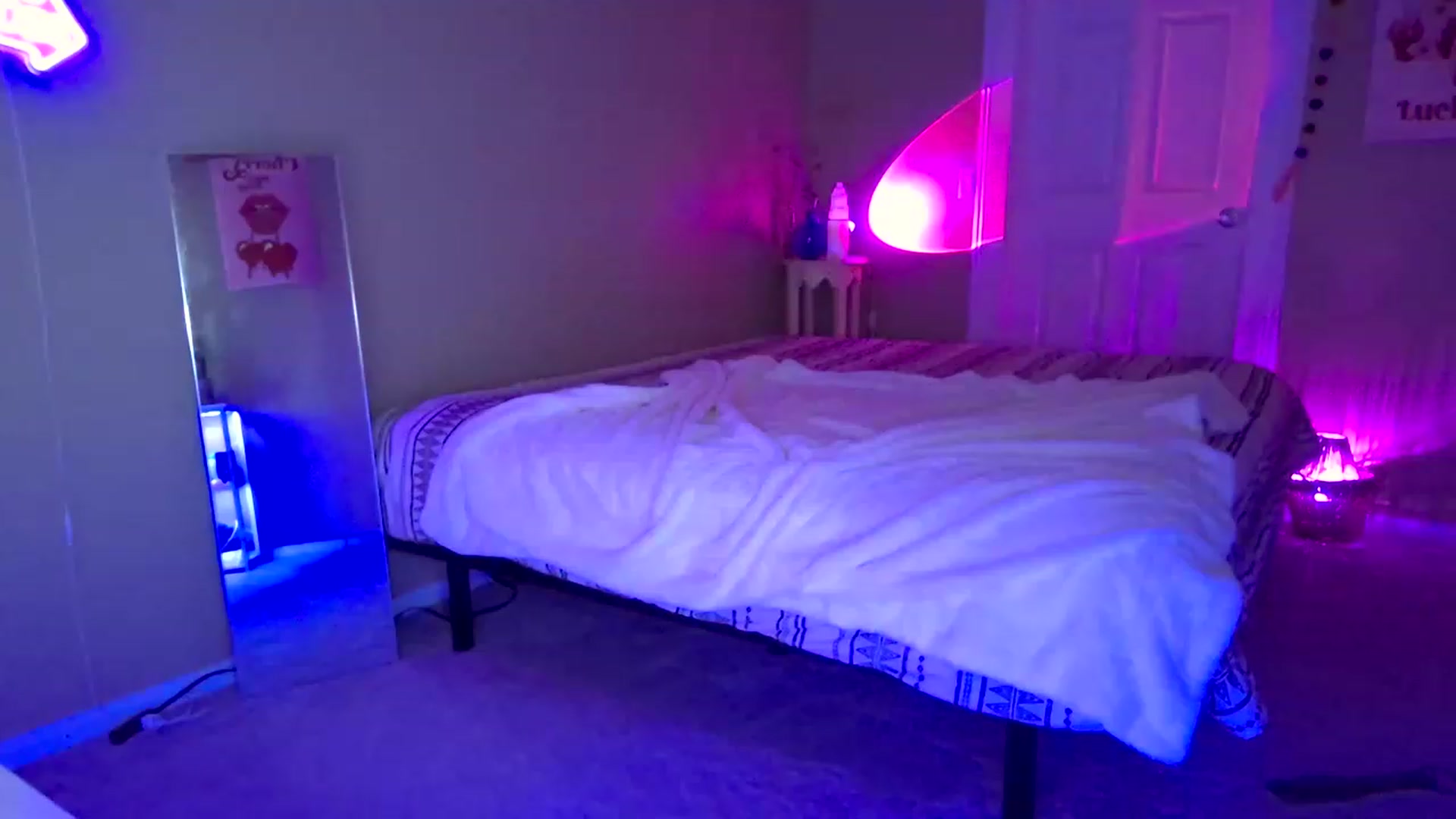 Gallery image thumbnail from BrittaniJade_'s myfreecams stream on, 05/21/2023, 05:36 image 15 of 20
