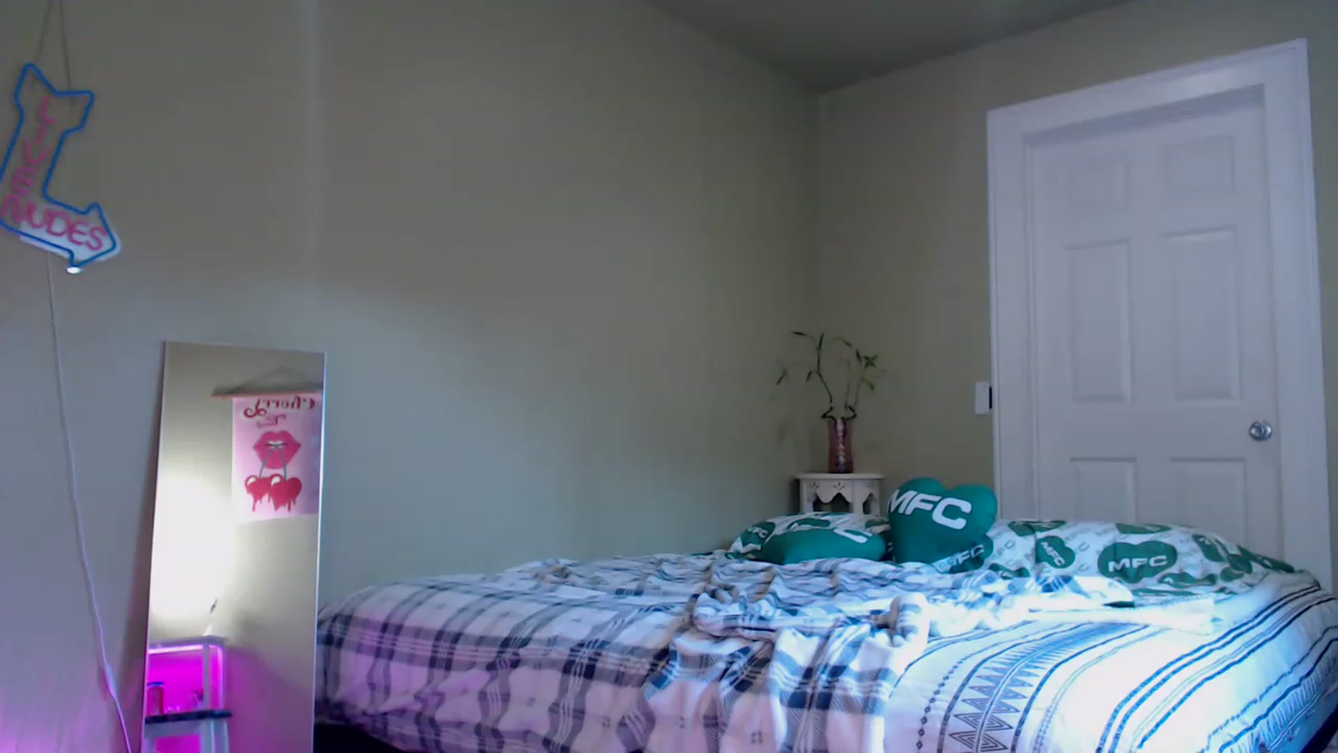 Gallery image thumbnail from BrittaniJade_'s myfreecams stream on, 06/17/2023, 02:28 image 12 of 20