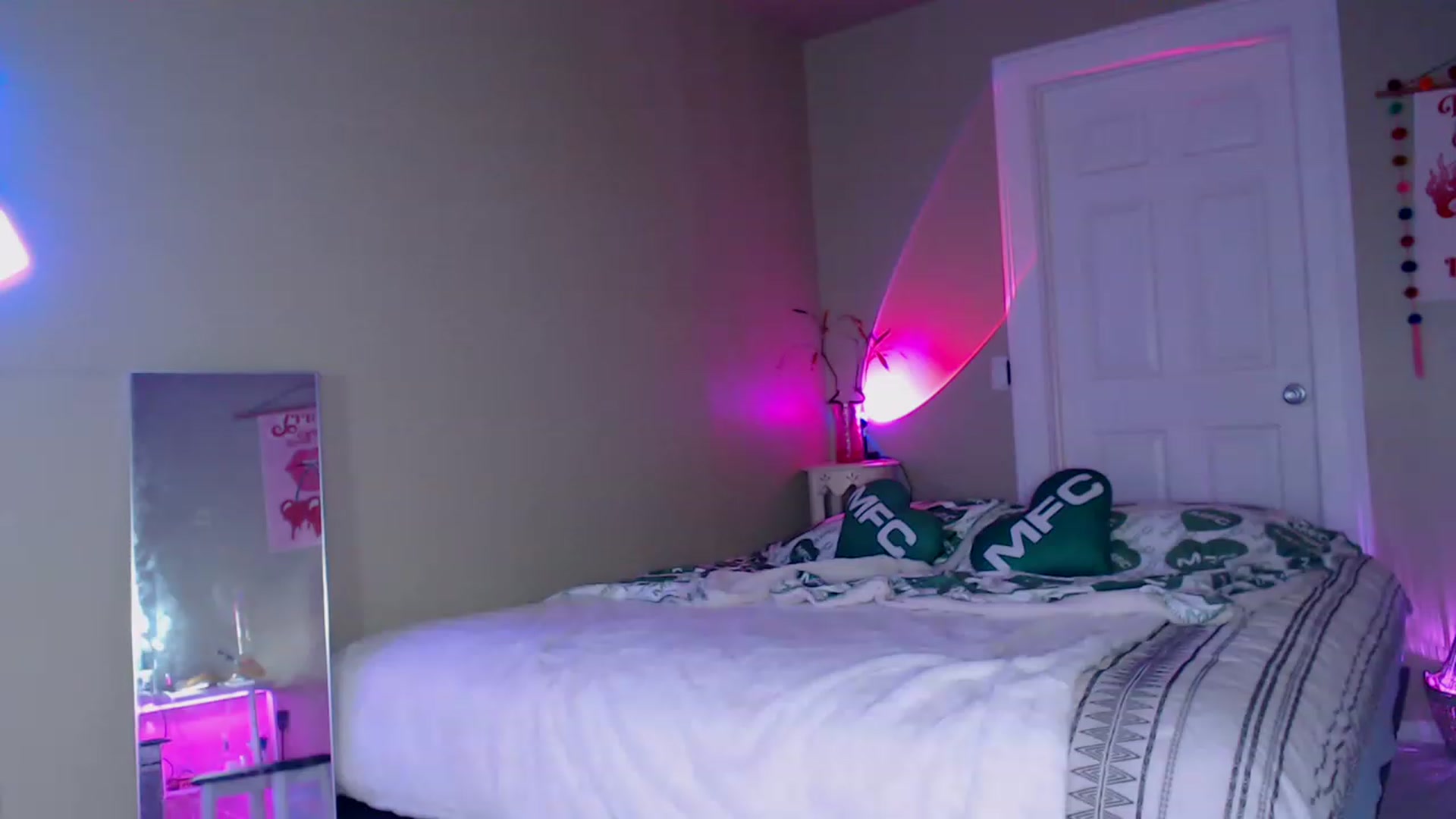 Gallery image thumbnail from BrittaniJade_'s myfreecams stream on, 06/18/2023, 08:00 image 16 of 20
