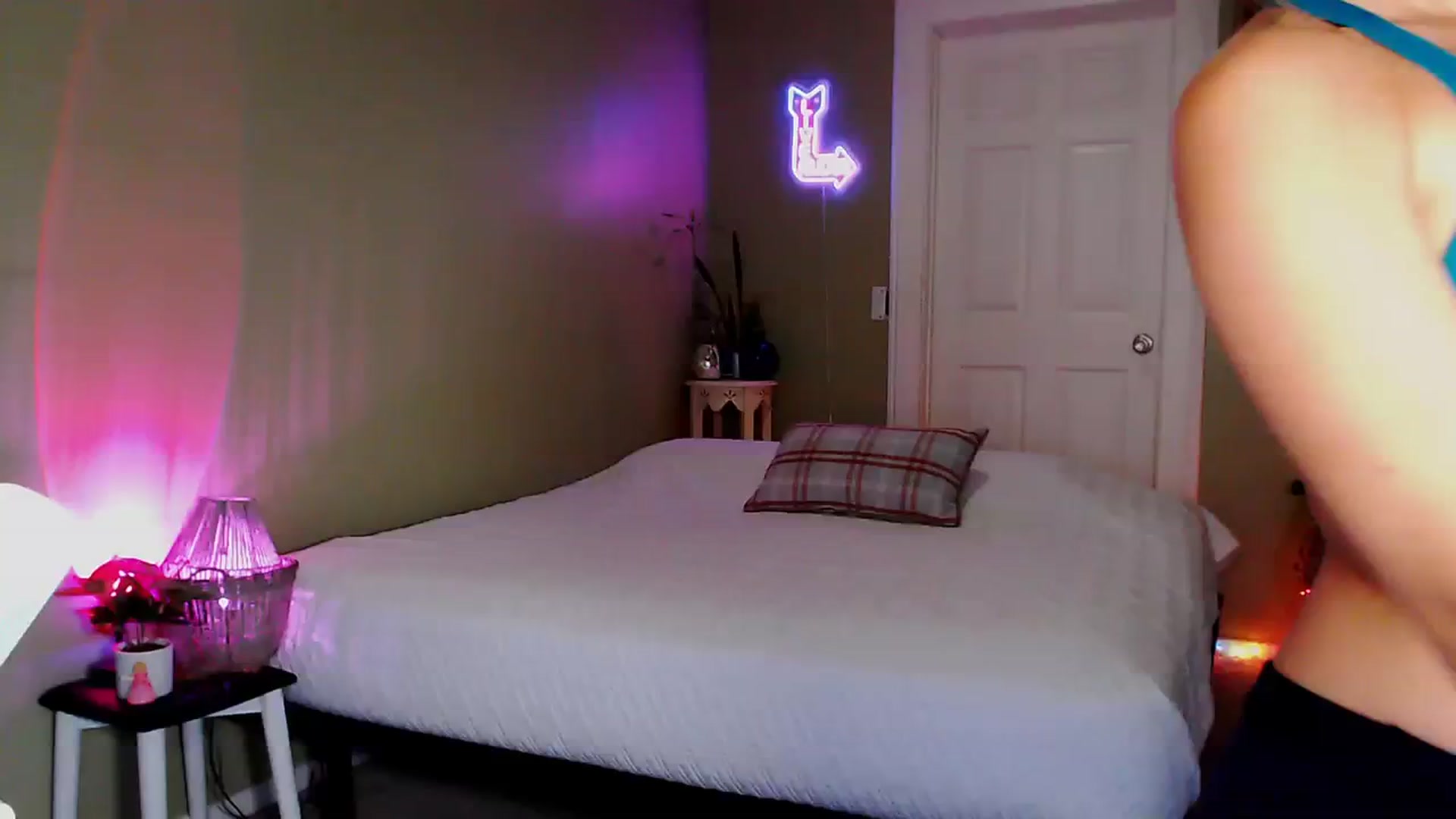 Gallery image thumbnail from BrittaniJade_'s myfreecams stream on, 08/17/2023, 05:15 image 1 of 20