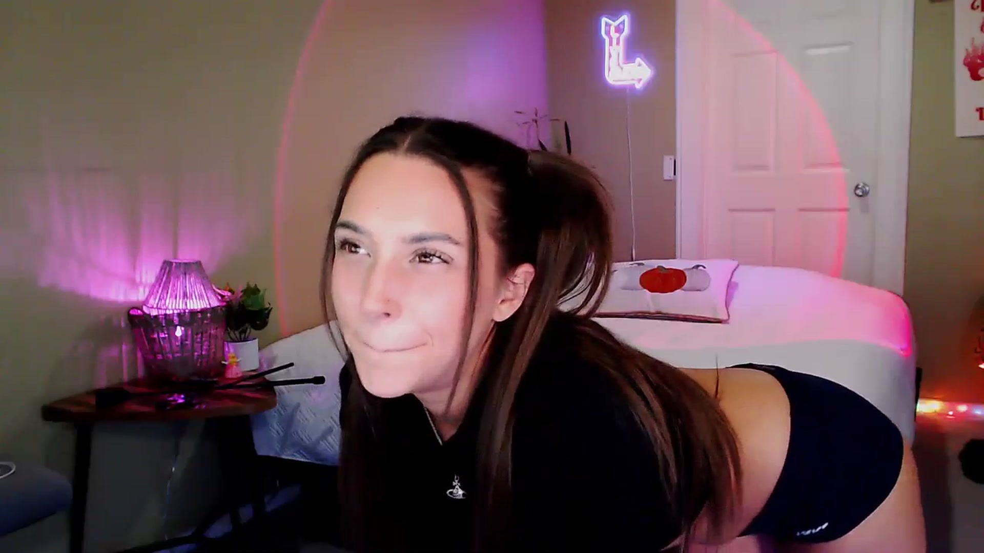 Gallery image thumbnail from BrittaniJade_'s myfreecams stream on, 08/19/2023, 05:51 image 12 of 20