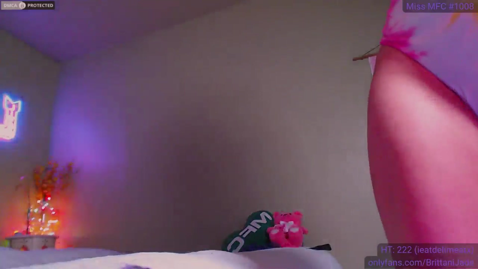 Gallery image thumbnail from BrittaniJade_'s myfreecams stream on, 04/16/2024, 07:04 image 14 of 20