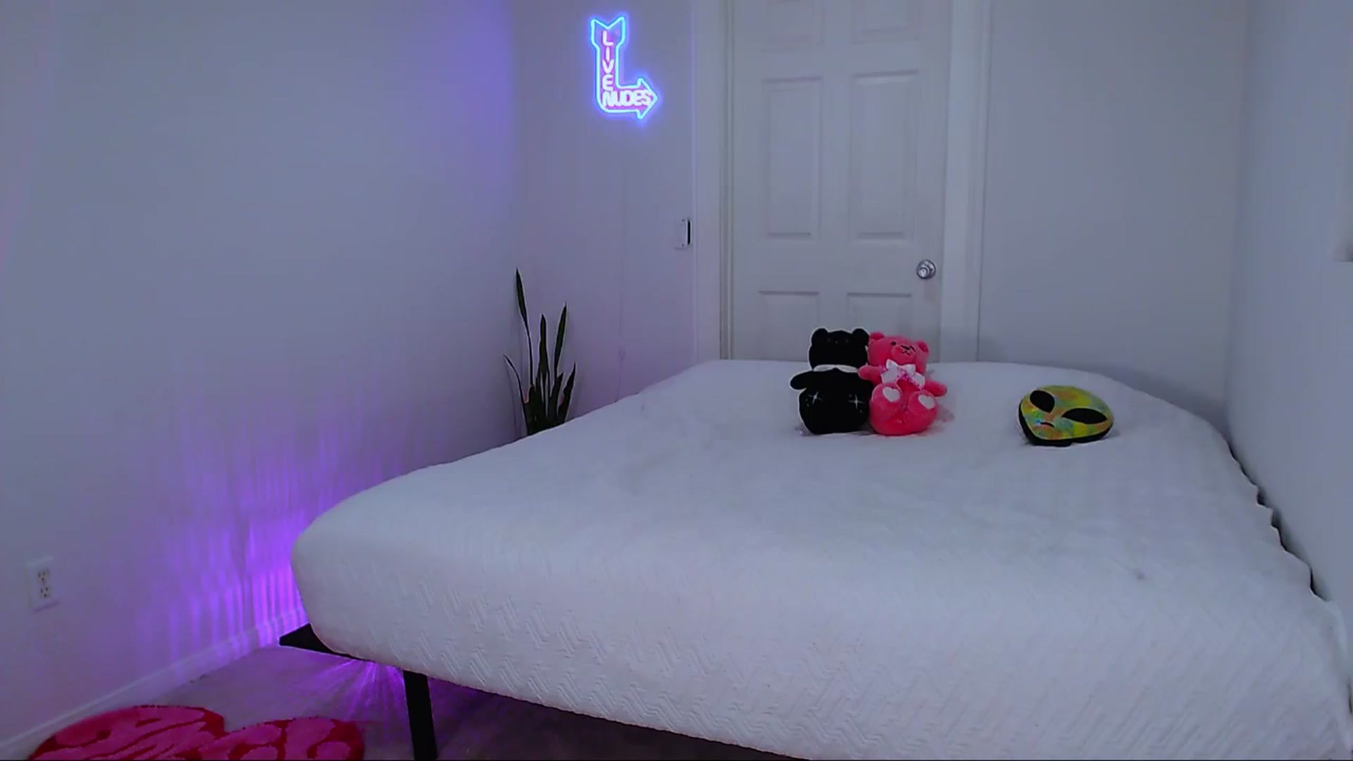 Gallery image thumbnail from BrittaniJade_'s myfreecams stream on, 06/23/2024, 08:26 image 4 of 20