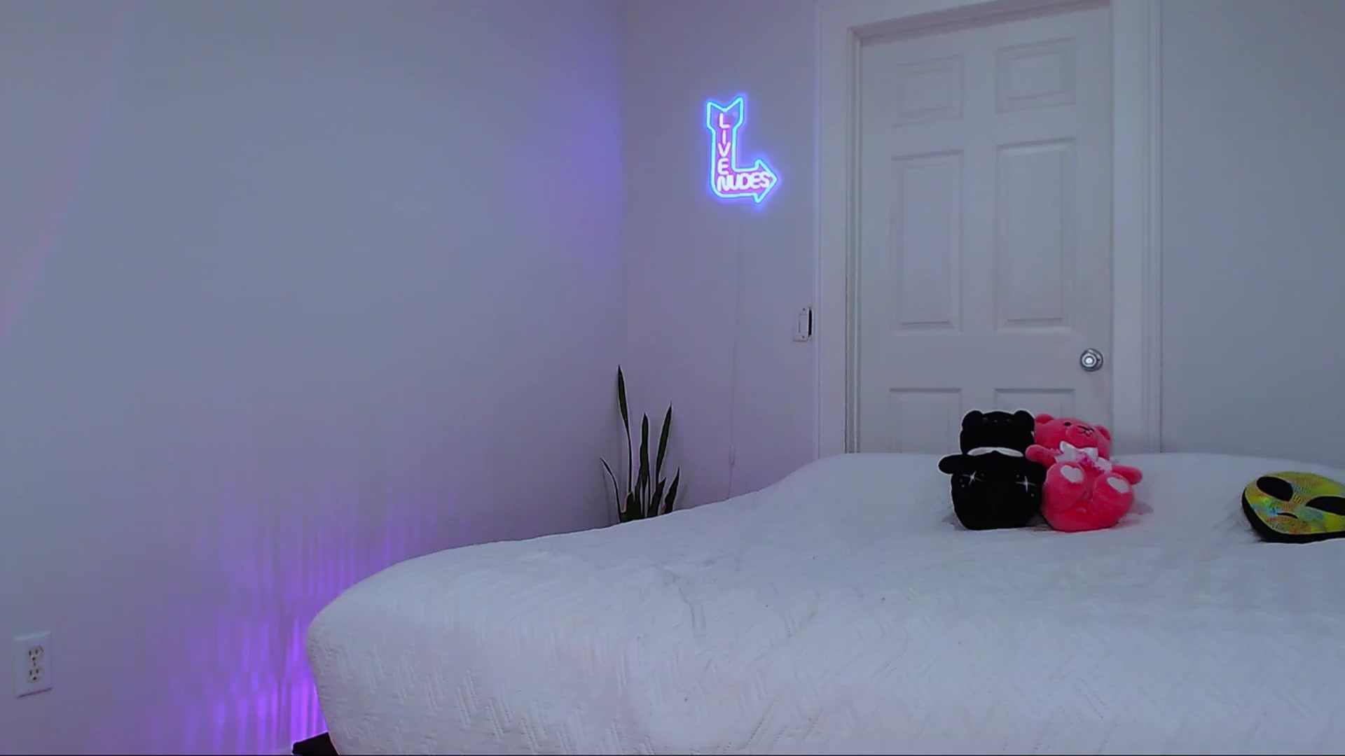 Gallery image thumbnail from BrittaniJade_'s myfreecams stream on, 06/23/2024, 08:26 image 19 of 20