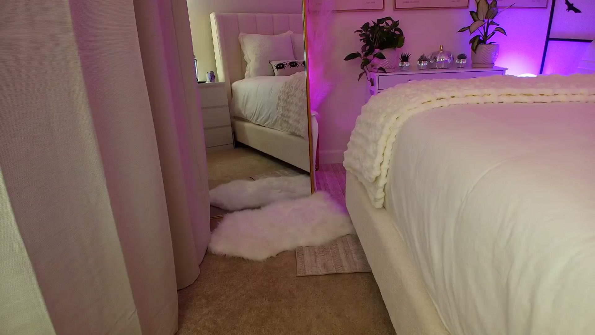 Gallery image thumbnail from BrittaniJade_'s myfreecams stream on, 10/17/2024, 03:27 image 8 of 20