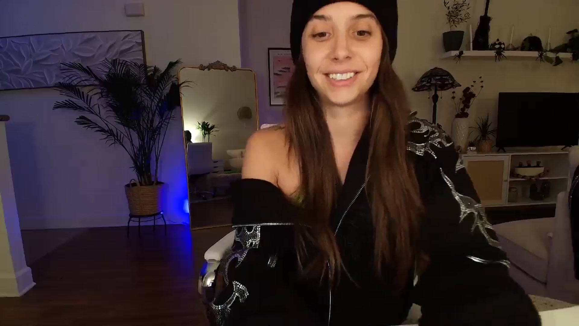 Gallery image thumbnail from BrittaniJade_'s myfreecams stream on, 11/10/2024, 09:36 image 7 of 20