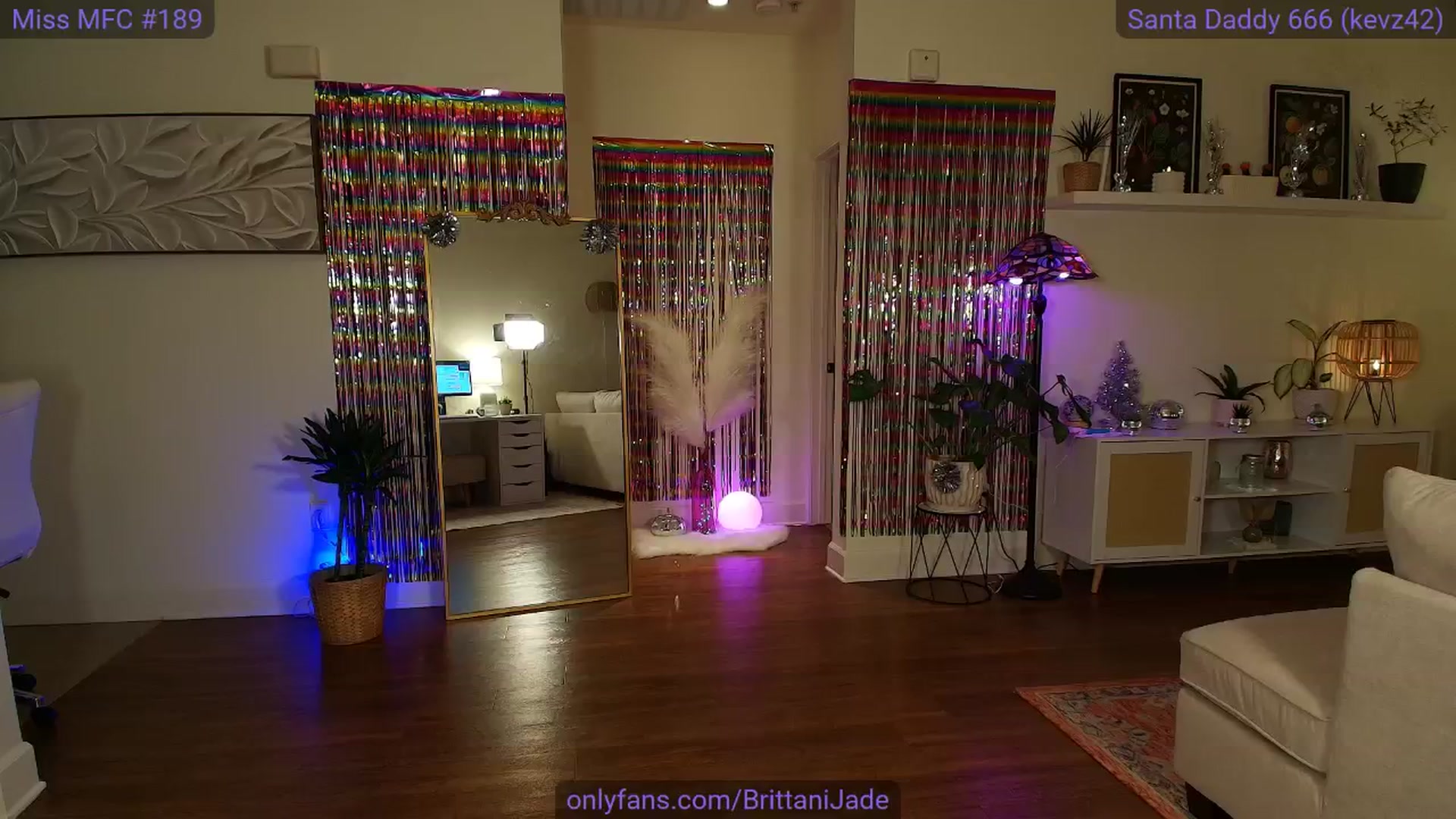 Gallery image thumbnail from BrittaniJade_'s myfreecams stream on, 01/01/2025, 05:23 image 19 of 20