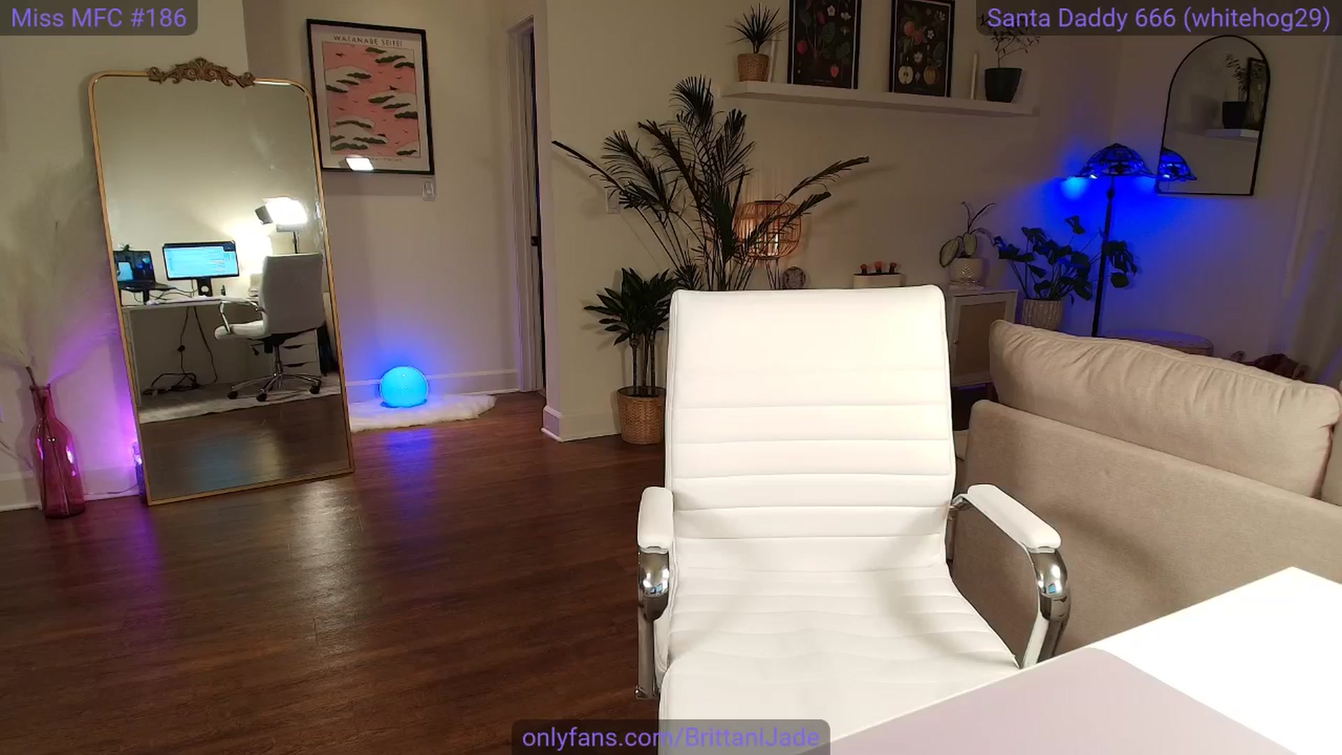 Gallery image thumbnail from BrittaniJade_'s myfreecams stream on, 01/05/2025, 09:15 image 9 of 20