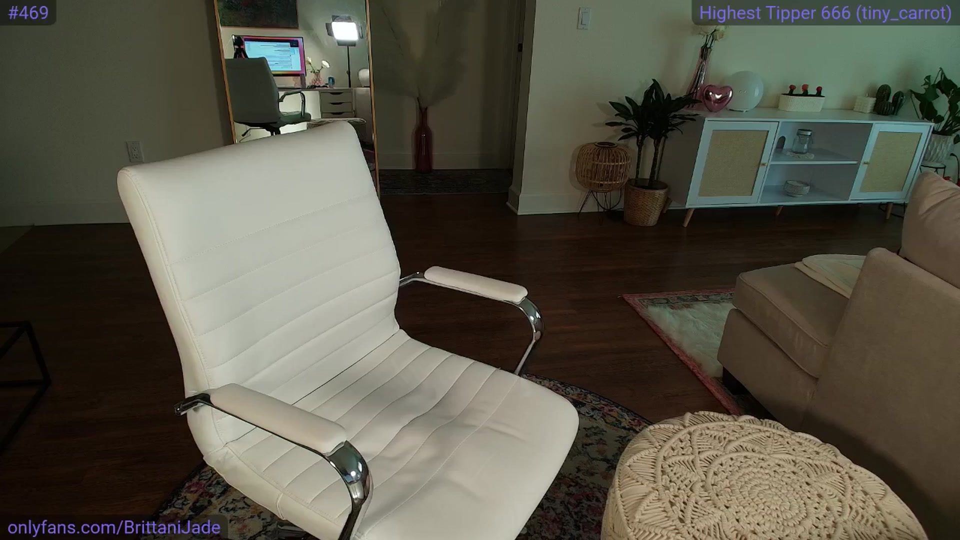 Gallery image thumbnail from BrittaniJade_'s myfreecams stream on, 03/26/2025, 22:29 image 15 of 20