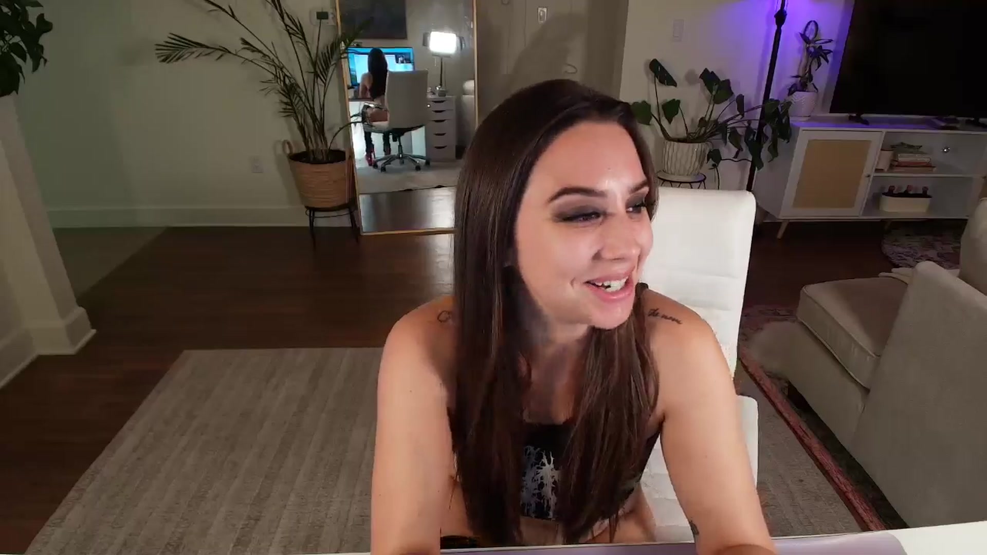 Gallery image thumbnail from BrittaniJade_'s myfreecams stream on, 08/01/2025, 07:38 image 7 of 20