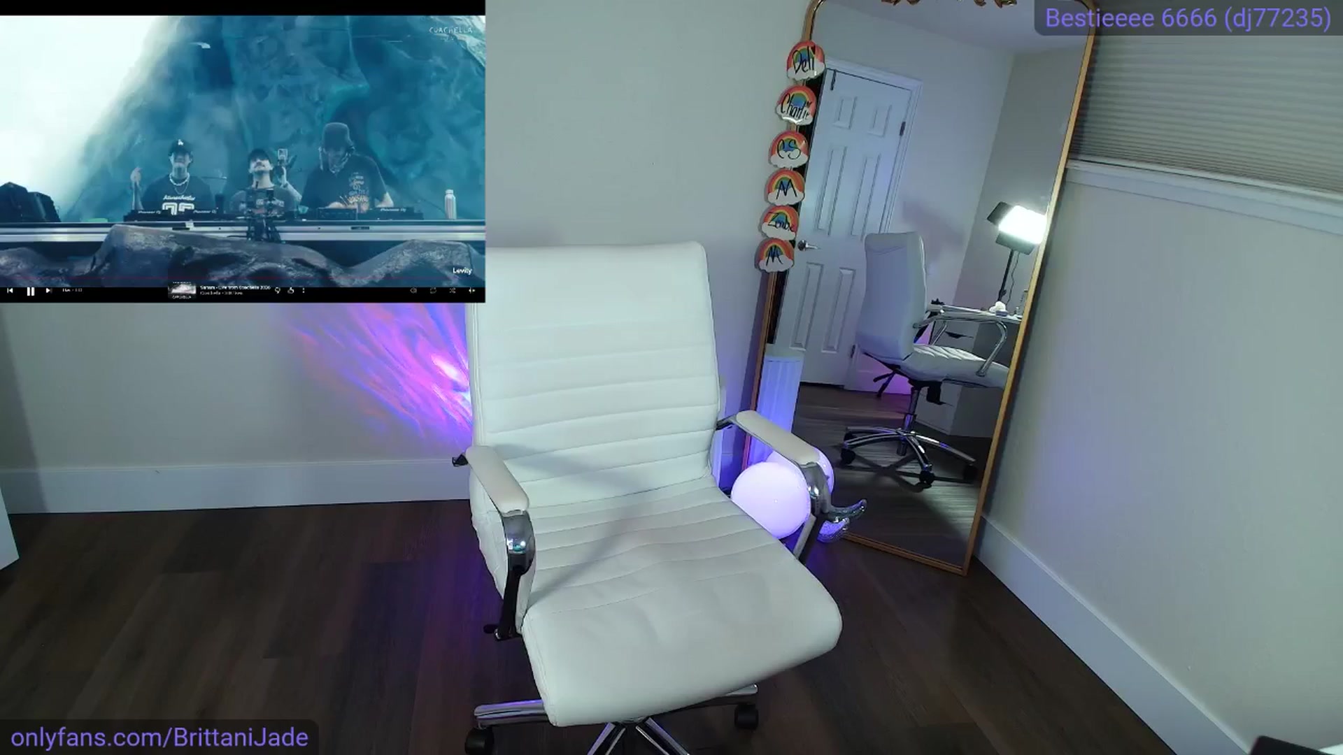 Gallery image thumbnail from BrittaniJade_'s myfreecams stream on, 04/11/2026, 07:57 image 1 of 20
