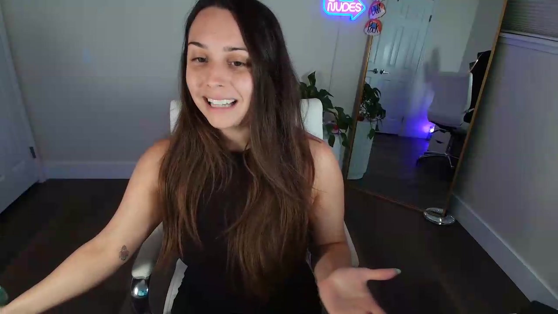 Gallery image thumbnail from BrittaniJade_'s myfreecams stream on, 06/06/2026, 07:33 image 4 of 20
