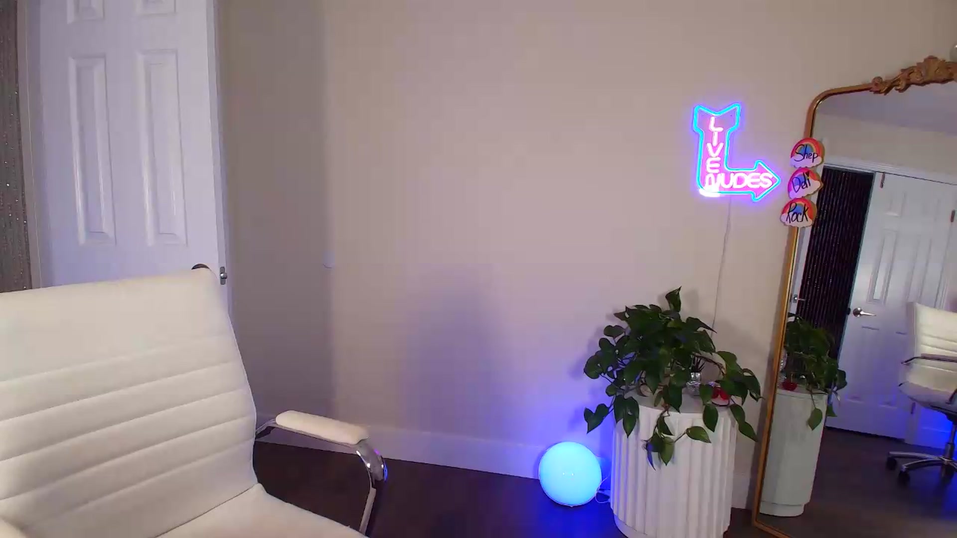 Gallery image thumbnail from BrittaniJade_'s myfreecams stream on, 06/06/2026, 07:33 image 14 of 20
