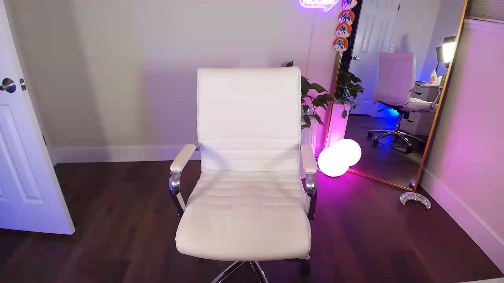 Gallery image thumbnail from BrittaniJade_'s myfreecams stream on, 06/13/2026, 07:50 image 18 of 20
