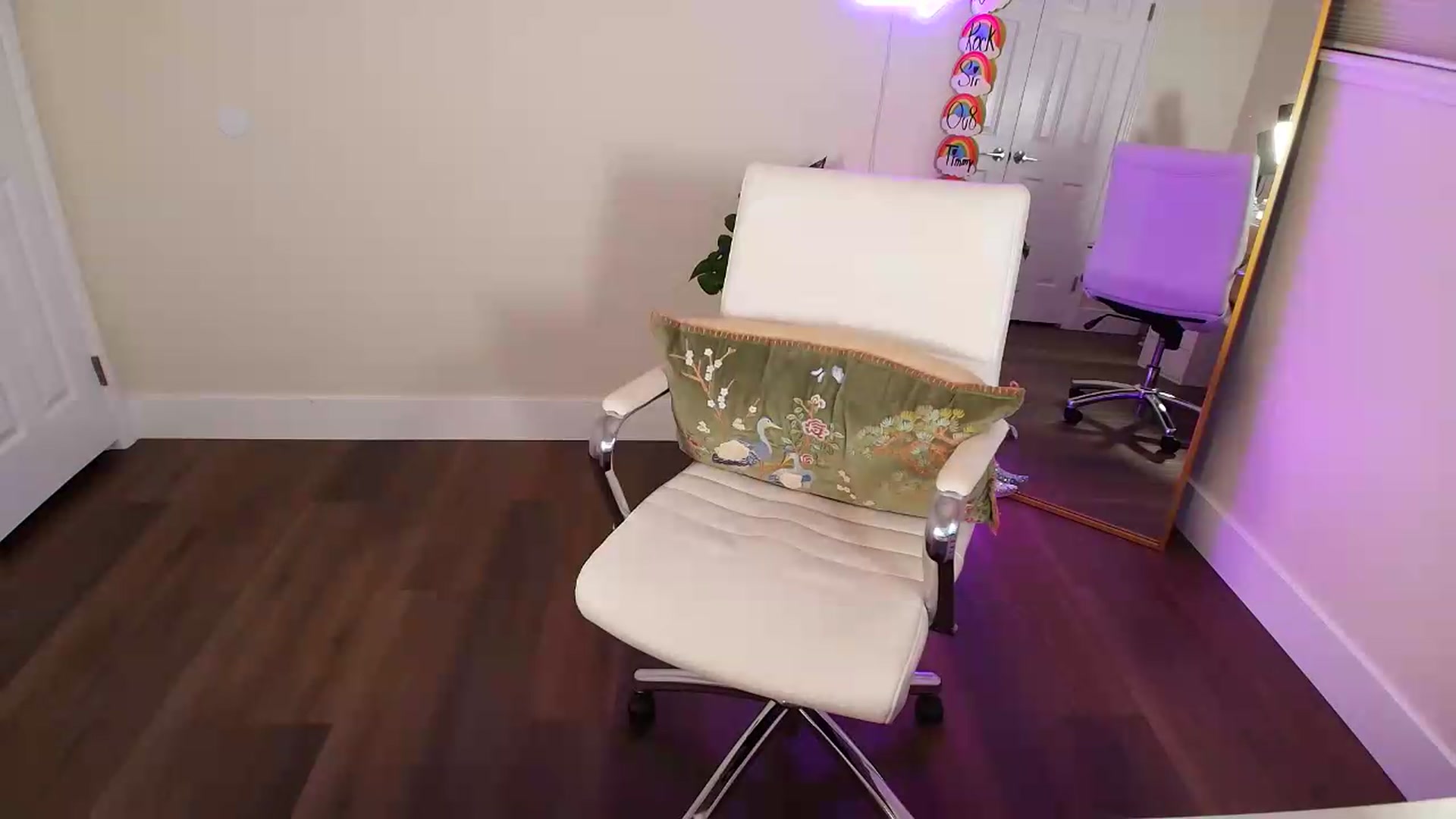 Gallery image thumbnail from BrittaniJade_'s myfreecams stream on, 06/14/2026, 07:20 image 10 of 20
