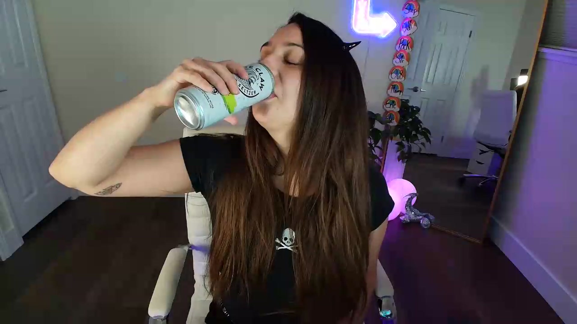 Gallery image thumbnail from BrittaniJade_'s myfreecams stream on, 06/22/2026, 06:19 image 2 of 20