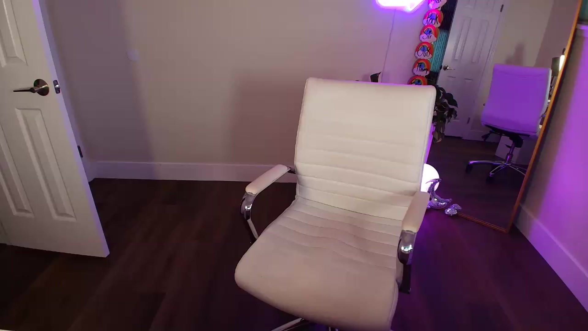 Gallery image thumbnail from BrittaniJade_'s myfreecams stream on, 06/29/2026, 05:07 image 7 of 20
