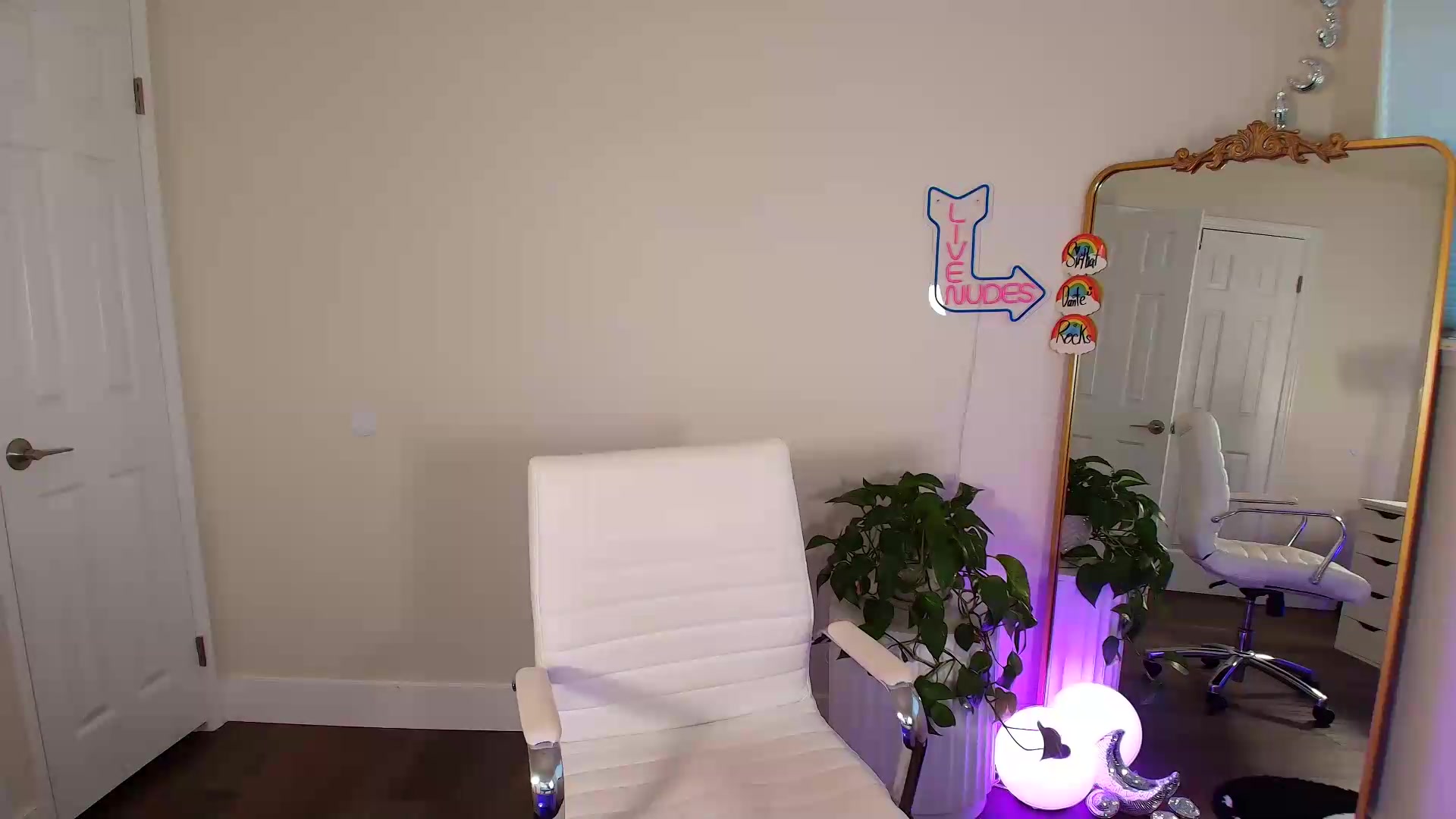 Gallery image thumbnail from BrittaniJade_'s myfreecams stream on, 08/27/2026, 04:44 image 7 of 20