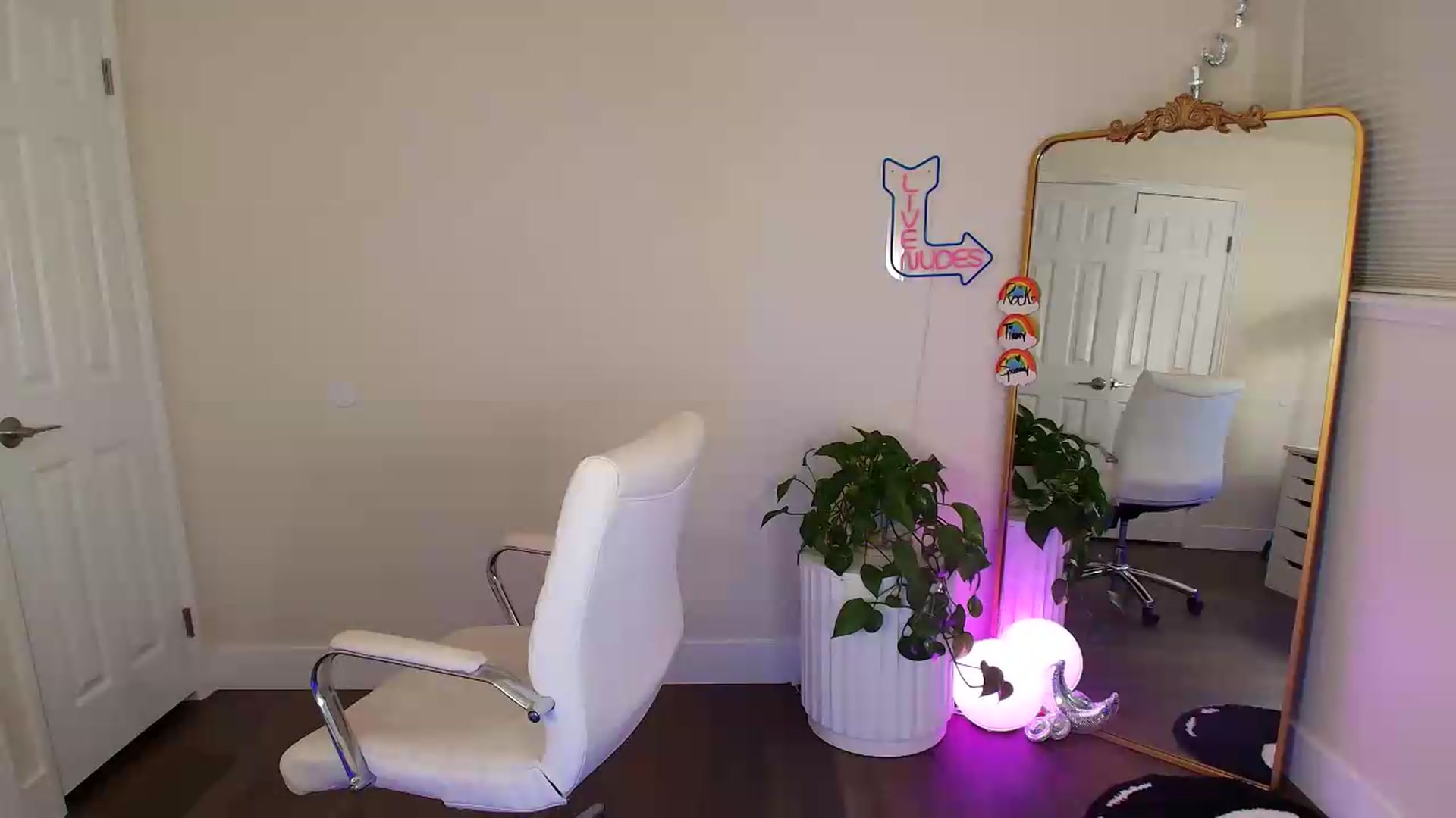 Gallery image thumbnail from BrittaniJade_'s myfreecams stream on, 09/06/2026, 09:40 image 16 of 20
