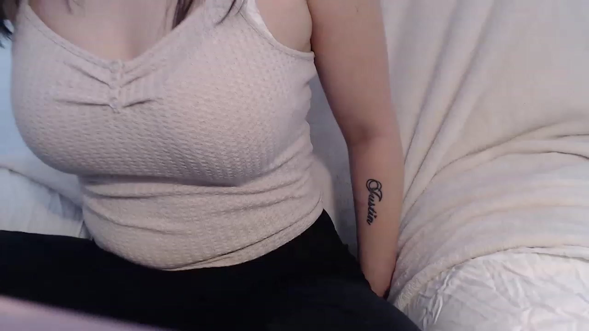 Gallery image thumbnail from Brittannybaby's myfreecams stream on, 04/08/2023, 15:36 image 4 of 20