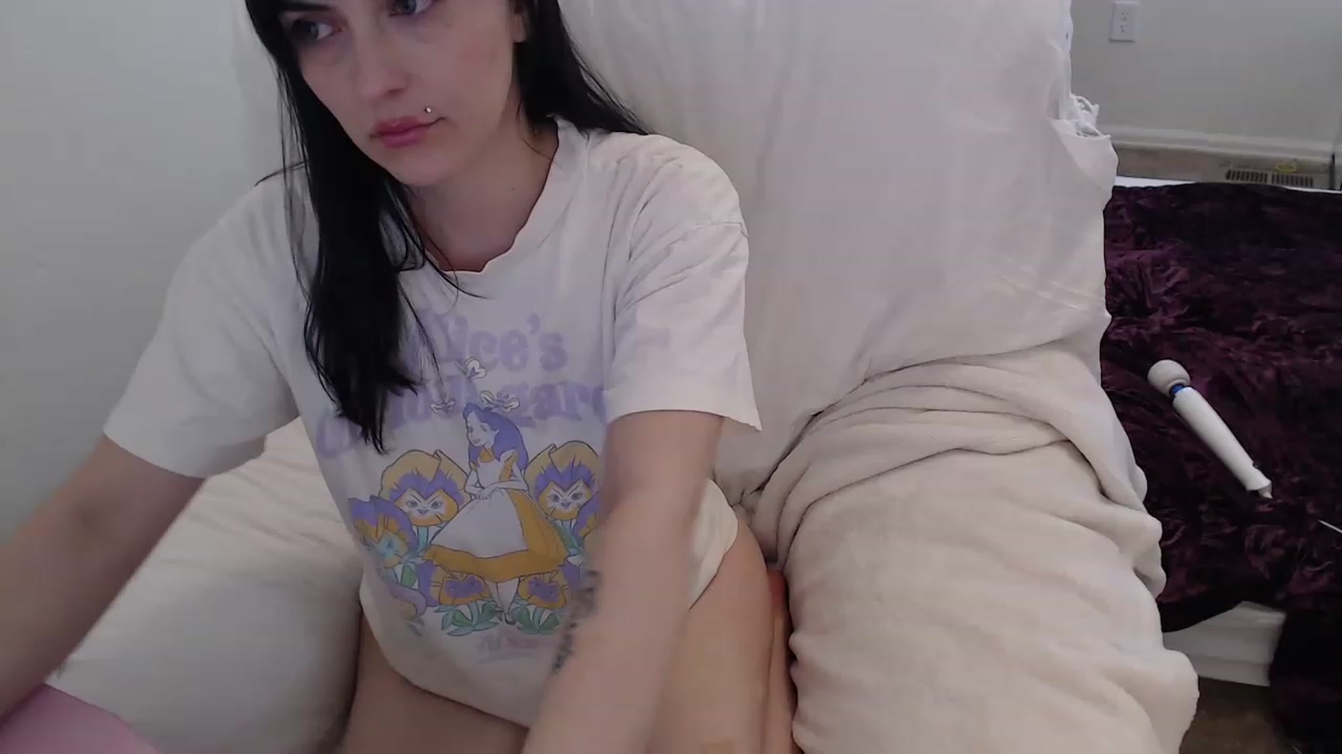 Gallery image thumbnail from Brittannybaby's myfreecams stream on, 04/15/2023, 17:50 image 13 of 20