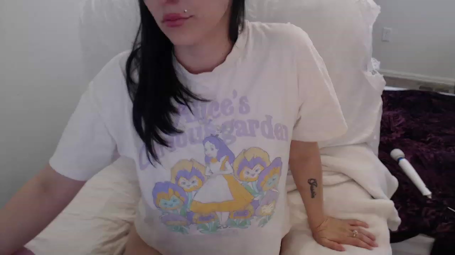 Gallery image thumbnail from Brittannybaby's myfreecams stream on, 04/15/2023, 17:50 image 16 of 20