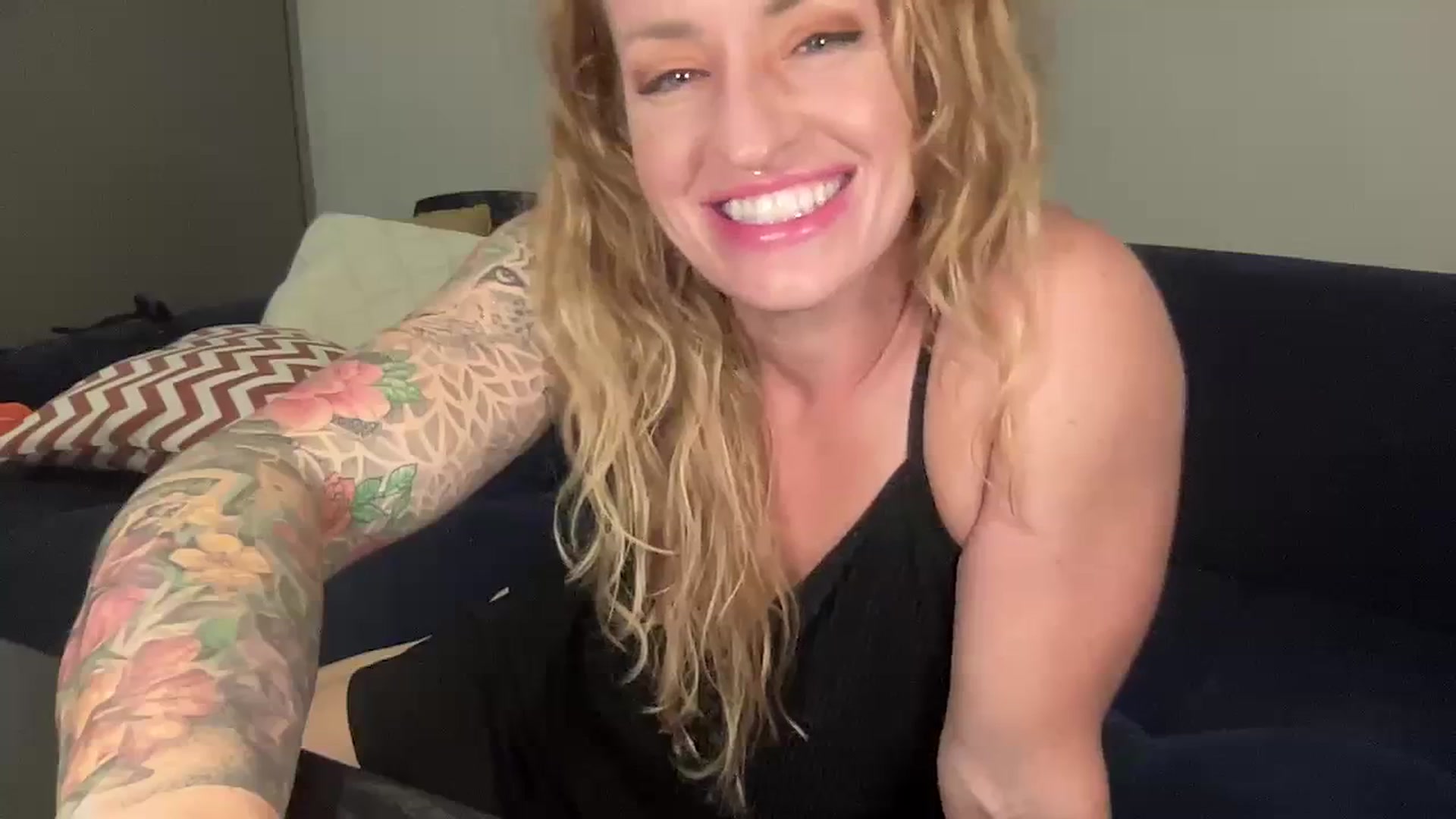 Gallery image thumbnail from Brizzy's myfreecams stream on, 04/03/2024, 03:16 image 16 of 20