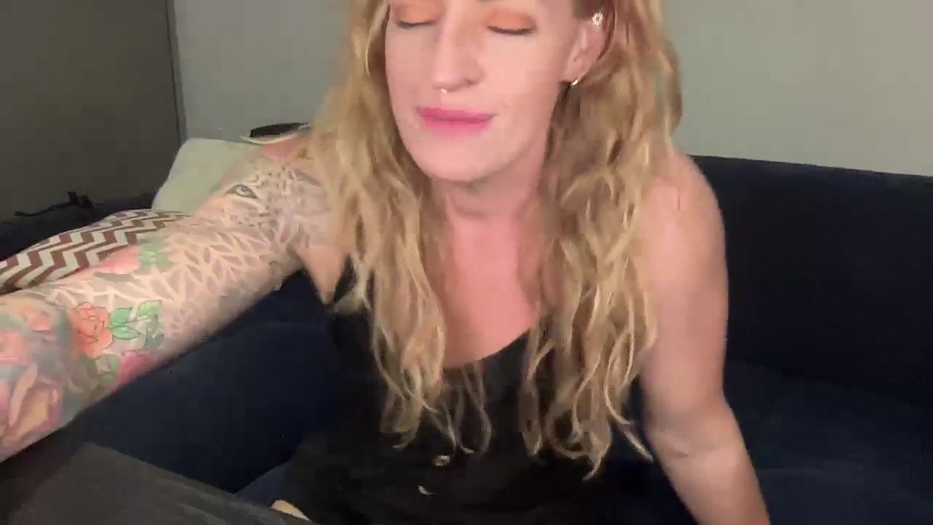 Gallery image thumbnail from Brizzy's myfreecams stream on, 04/03/2024, 03:16 image 8 of 20