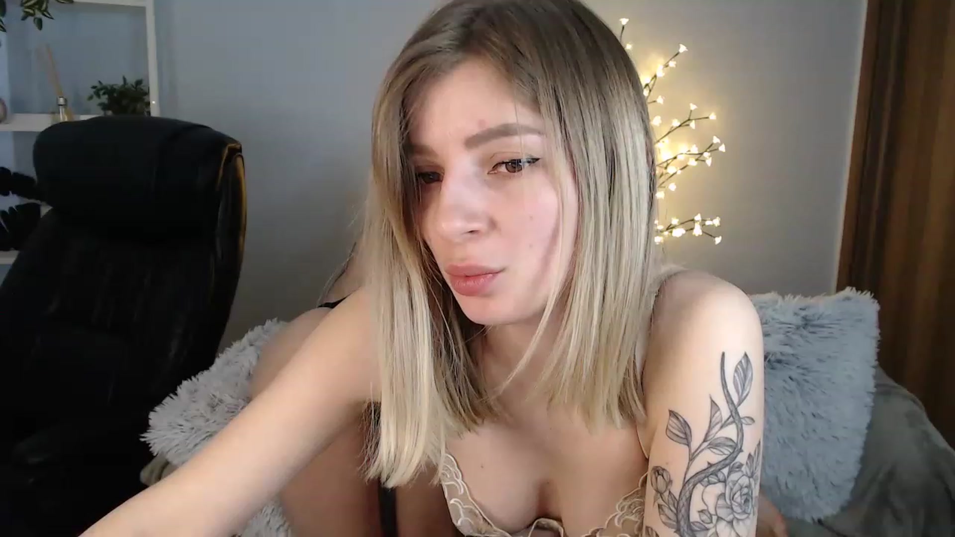 Gallery image thumbnail from Brocard's myfreecams stream on, 05/04/2023, 12:28 image 20 of 20