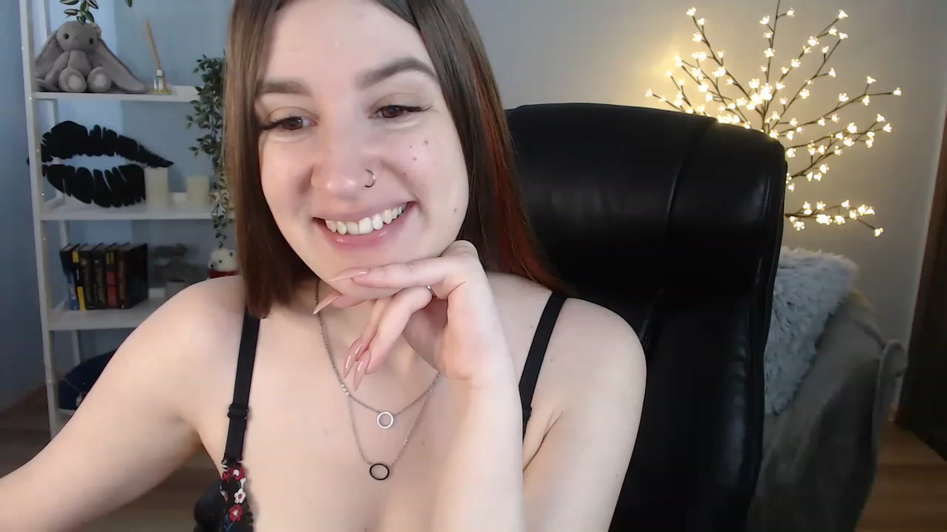 Gallery image thumbnail from Brocard's myfreecams stream on, 06/01/2023, 08:25 image 7 of 20
