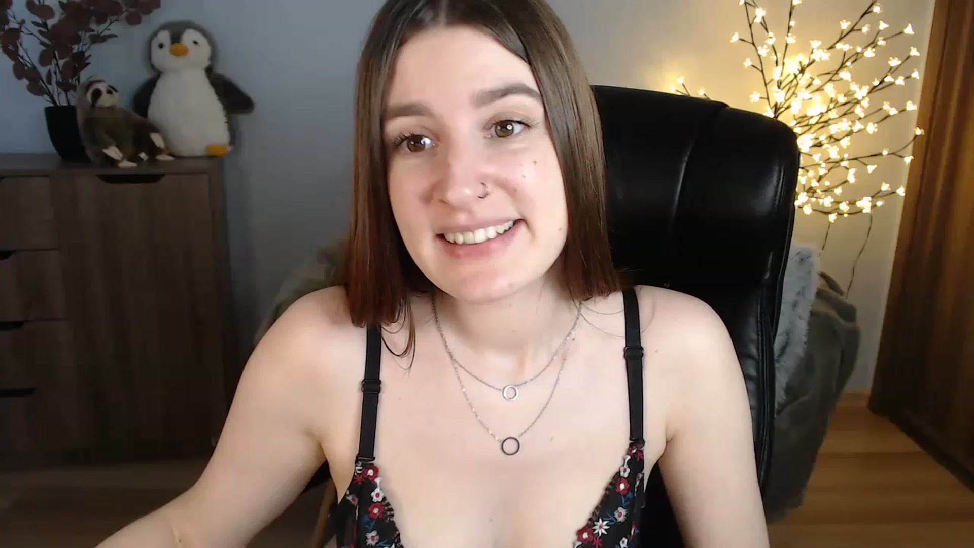 Gallery image thumbnail from Brocard's myfreecams stream on, 06/27/2023, 10:50 image 11 of 20