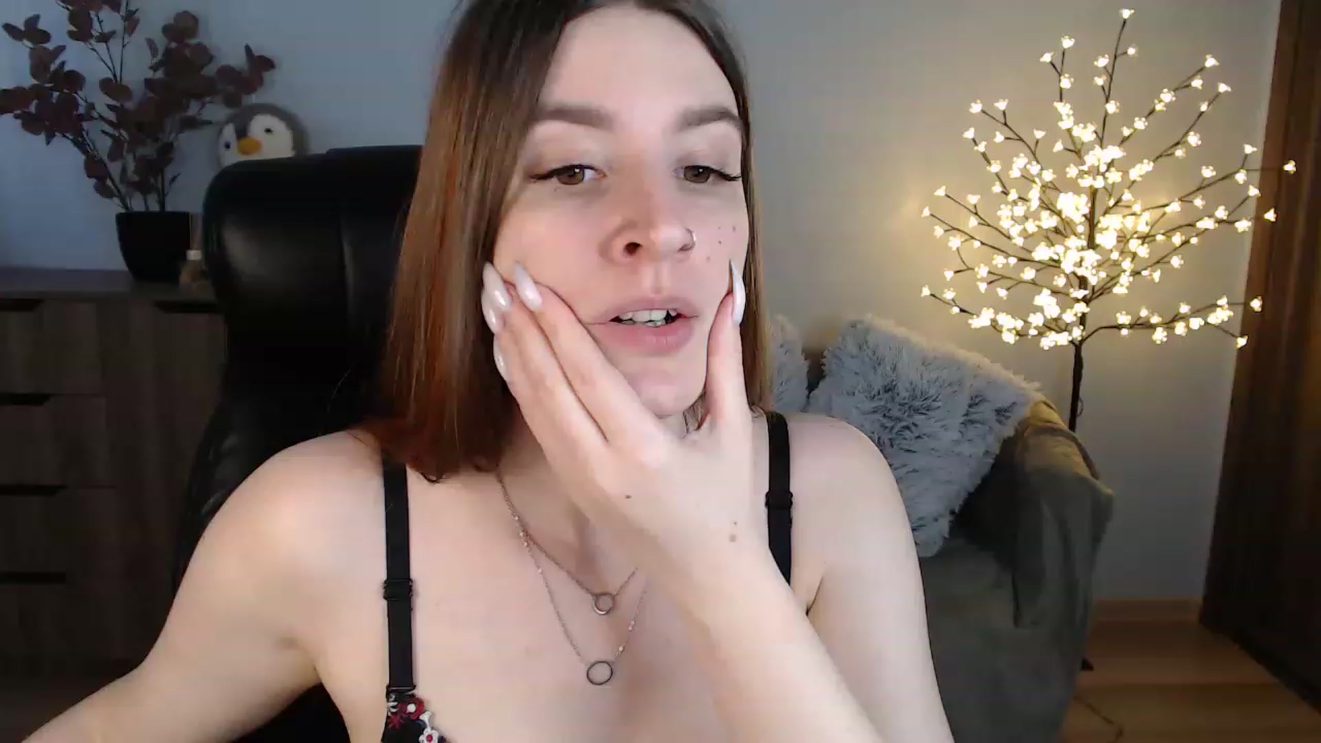 Gallery image thumbnail from Brocard's myfreecams stream on, 07/03/2023, 12:03 image 1 of 20