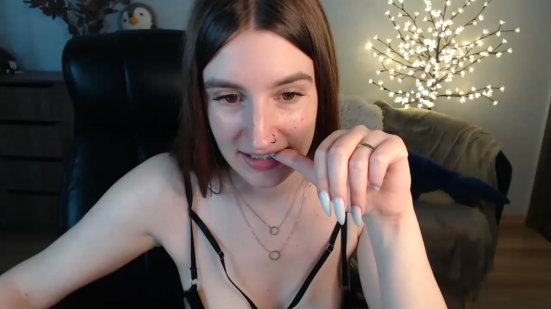 Gallery image thumbnail from Brocard's myfreecams stream on, 07/19/2023, 13:58 image 4 of 20