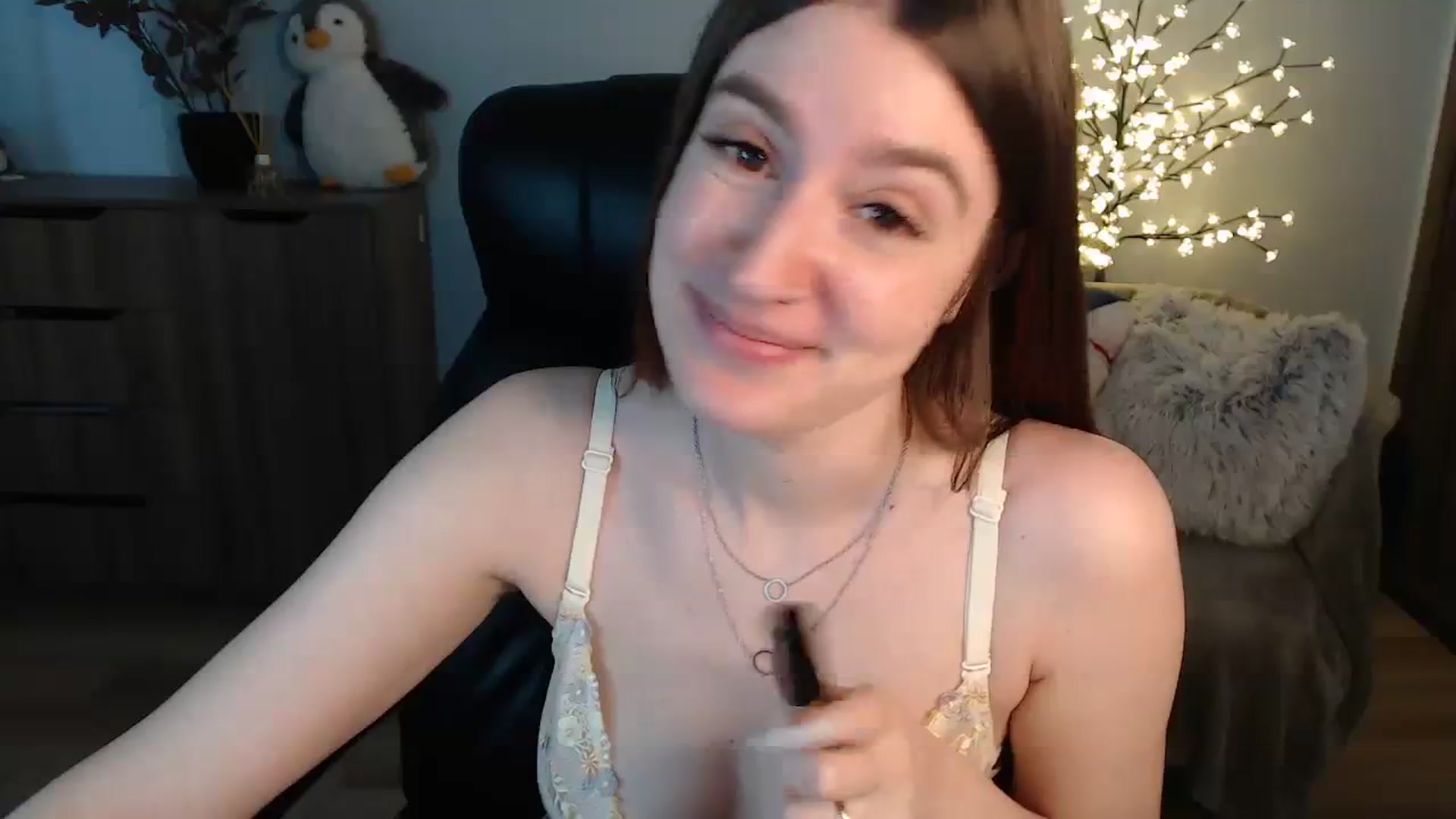 Gallery image thumbnail from Brocard's myfreecams stream on, 07/23/2023, 08:33 image 16 of 20